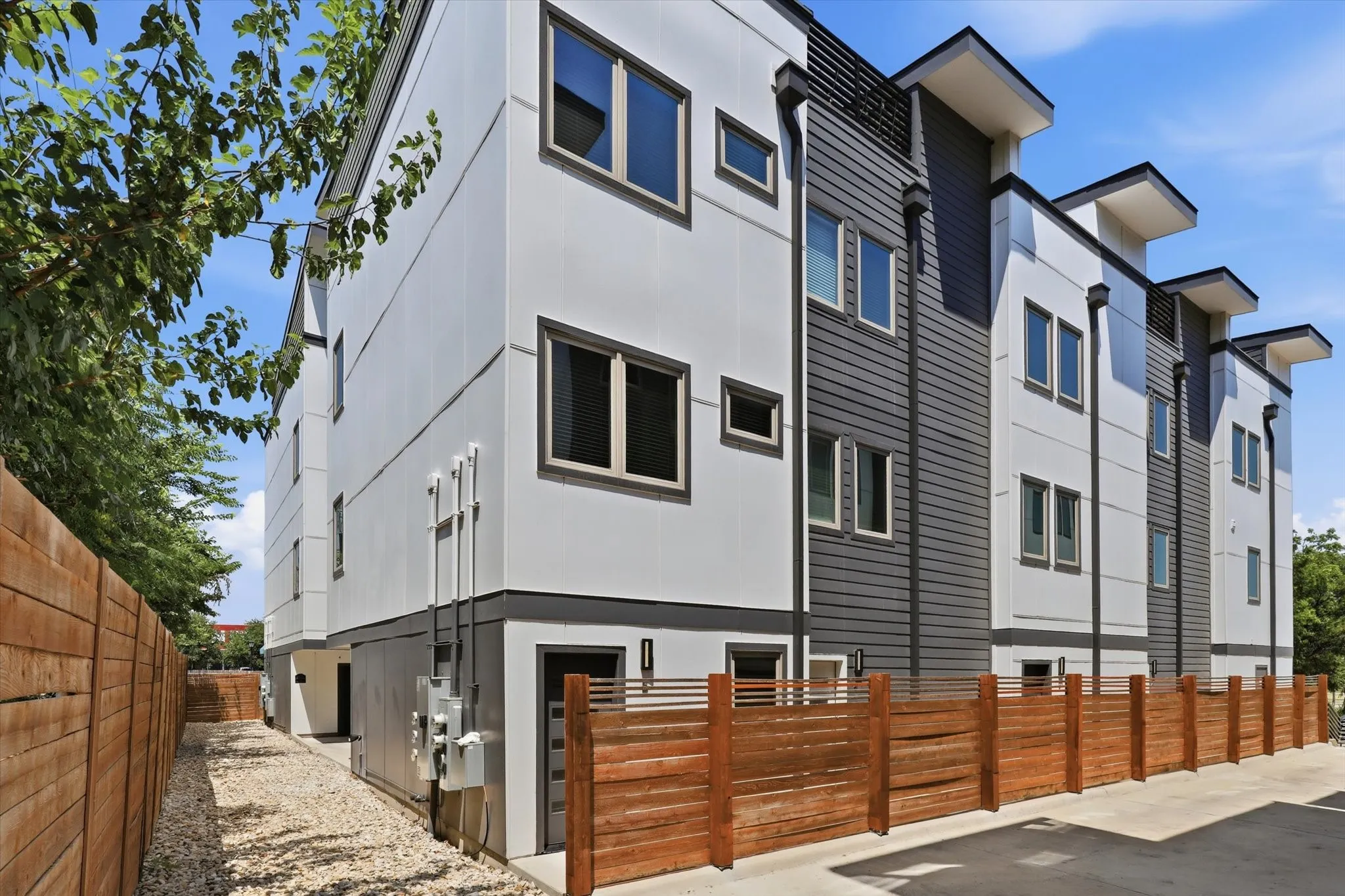 Condominium For Sale in Tarrant County , 1118 Galveston Avenue 5, Fort Worth, Texas 76104, 1 Bedroom, 2 Bathroom, 1 Garage spaces, 1,130 Sqft, built in 2021, mls#21339722, Real Estate Agent in Fort Worth, Homes For Sale in Tarrant county, Homes For Sale in Fort Worth, Realtor in Fort Worth Texas, Real Estate Brokerage Independent Realty Texas, Luminita Cordes Realtor