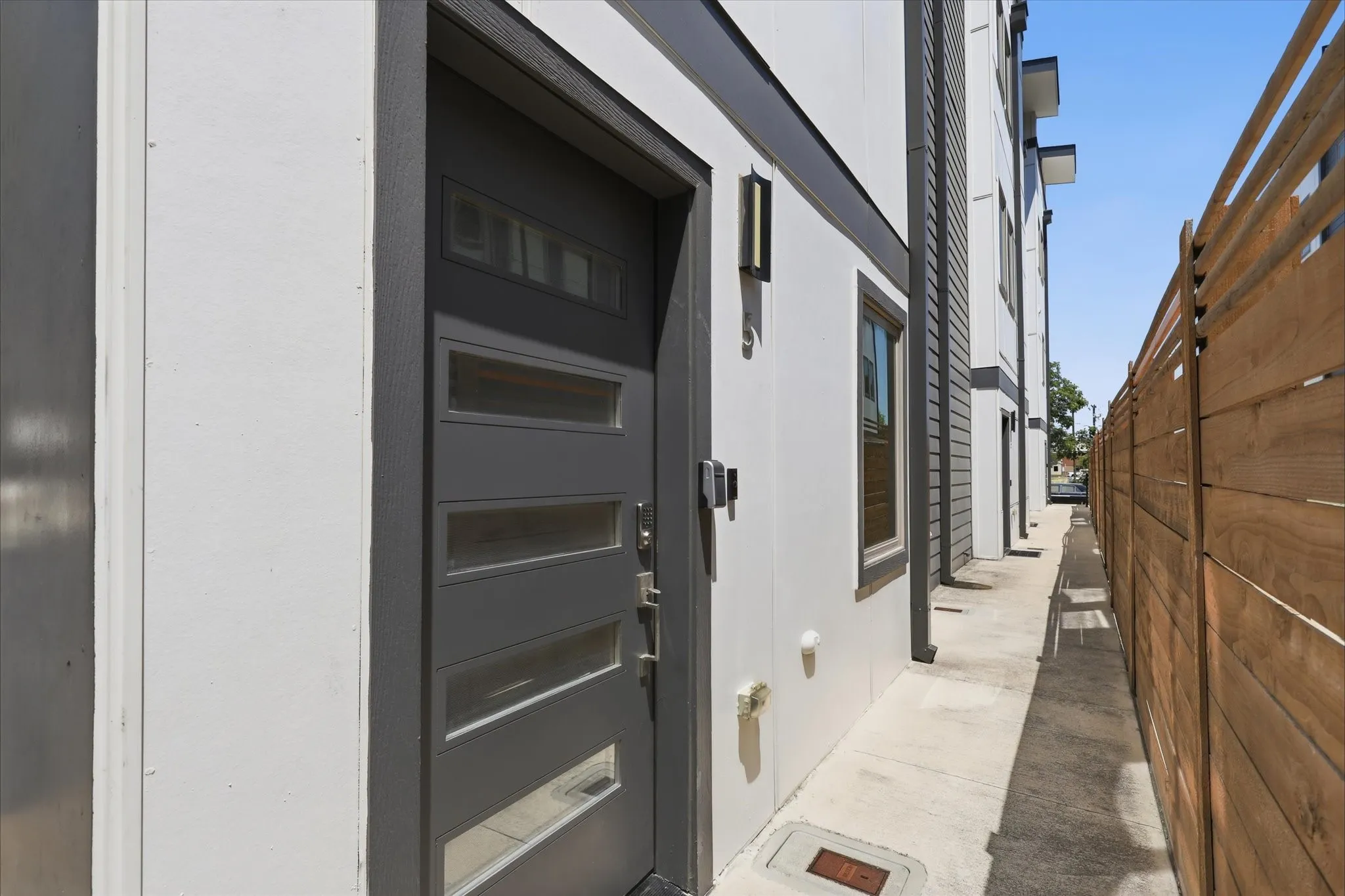 Condominium For Sale in Tarrant County , 1118 Galveston Avenue 5, Fort Worth, Texas 76104, 1 Bedroom, 2 Bathroom, 1 Garage spaces, 1,130 Sqft, built in 2021, mls#21339722, Real Estate Agent in Fort Worth, Homes For Sale in Tarrant county, Homes For Sale in Fort Worth, Realtor in Fort Worth Texas, Real Estate Brokerage Independent Realty Texas, Luminita Cordes Realtor