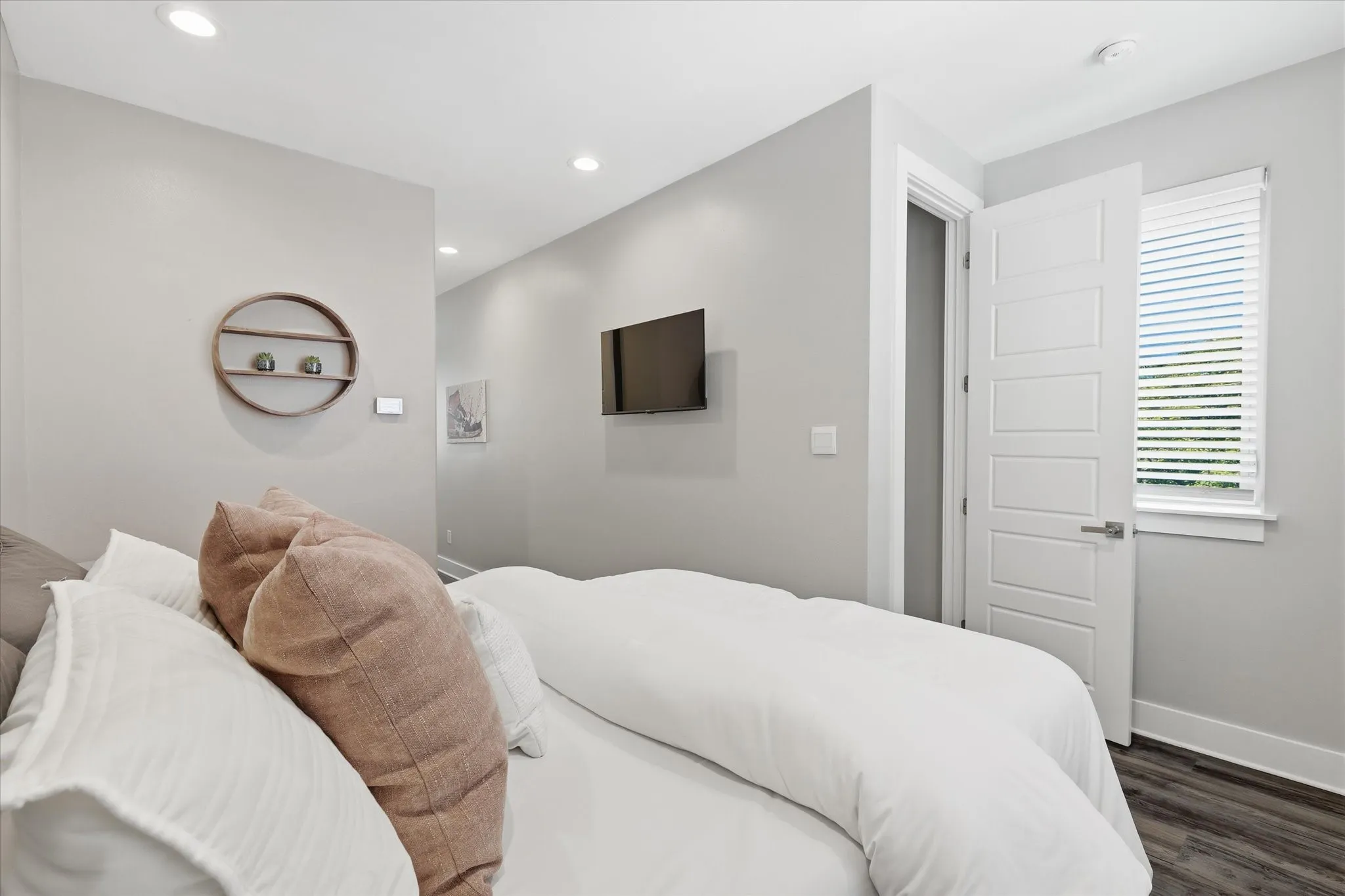 Condominium For Sale in Tarrant County , 1118 Galveston Avenue 5, Fort Worth, Texas 76104, 1 Bedroom, 2 Bathroom, 1 Garage spaces, 1,130 Sqft, built in 2021, mls#21339722, Real Estate Agent in Fort Worth, Homes For Sale in Tarrant county, Homes For Sale in Fort Worth, Realtor in Fort Worth Texas, Real Estate Brokerage Independent Realty Texas, Luminita Cordes Realtor