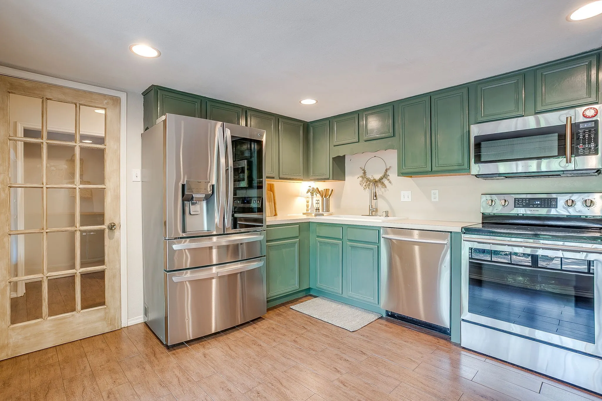 Single Family Residence For Sale in Tarrant County , 2814 Blackwood Drive, Arlington, Texas 76013, 3 Bedroom, 2 Bathroom, 2 Garage spaces, 1,614 Sqft, built in 1964, mls#21348854, Real Estate Agent in Arlington, Homes For Sale in Tarrant county, Homes For Sale in Arlington, Realtor in Arlington Texas, Real Estate Brokerage Independent Realty Texas, Luminita Cordes Realtor