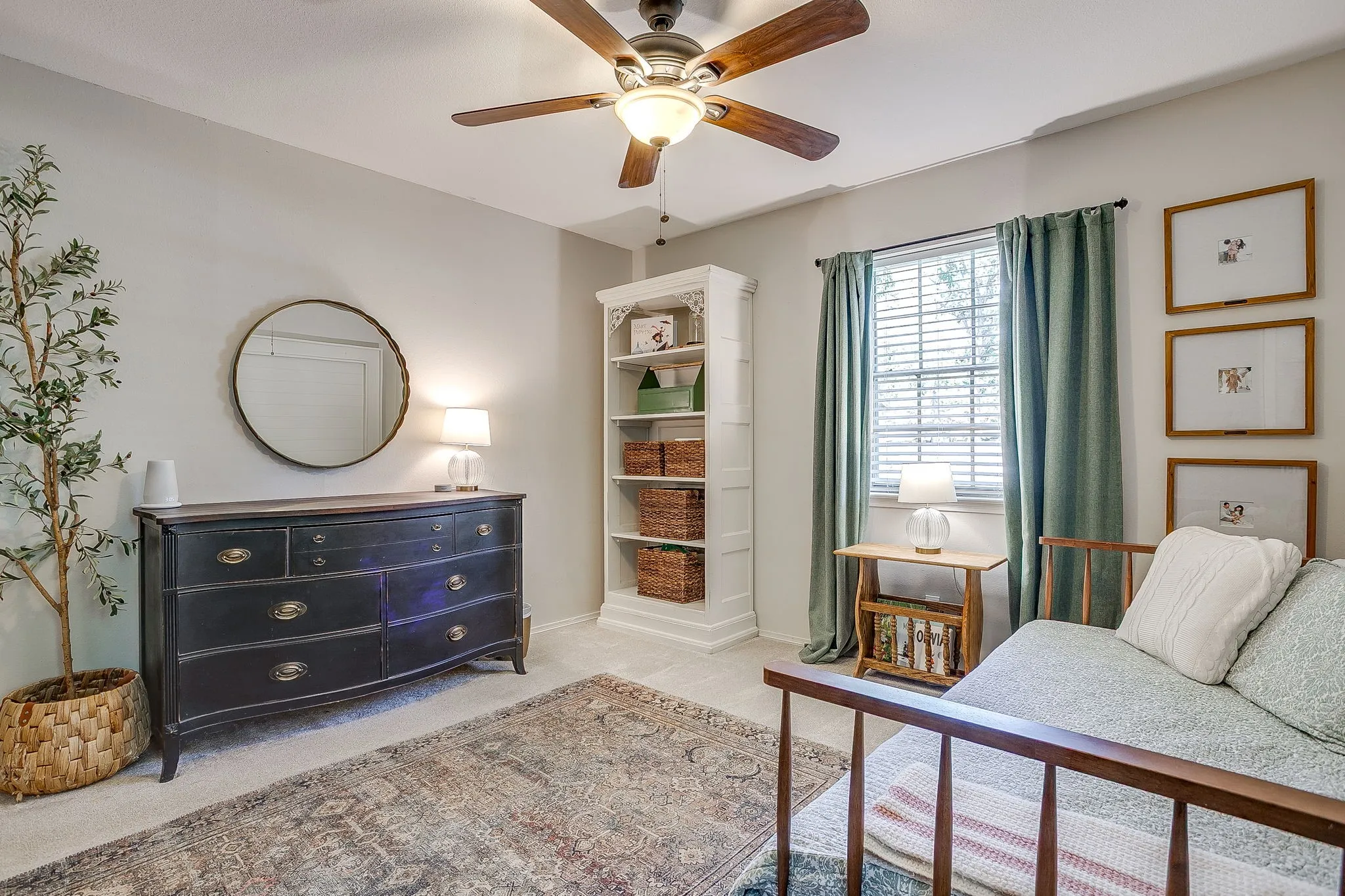 Single Family Residence For Sale in Tarrant County , 2814 Blackwood Drive, Arlington, Texas 76013, 3 Bedroom, 2 Bathroom, 2 Garage spaces, 1,614 Sqft, built in 1964, mls#21348854, Real Estate Agent in Arlington, Homes For Sale in Tarrant county, Homes For Sale in Arlington, Realtor in Arlington Texas, Real Estate Brokerage Independent Realty Texas, Luminita Cordes Realtor