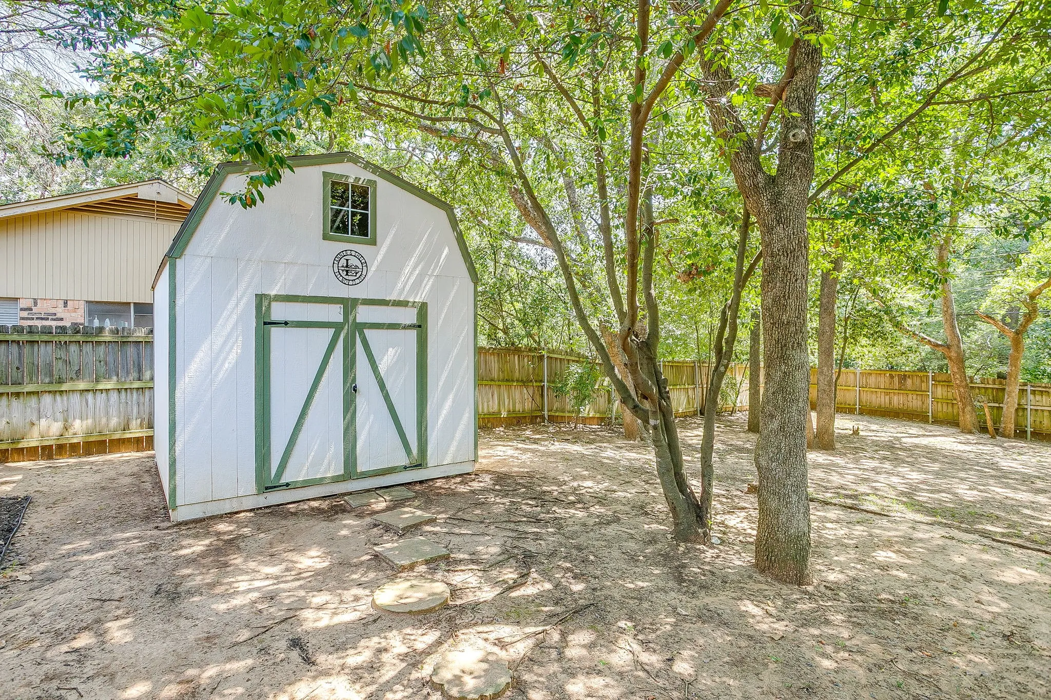Single Family Residence For Sale in Tarrant County , 2814 Blackwood Drive, Arlington, Texas 76013, 3 Bedroom, 2 Bathroom, 2 Garage spaces, 1,614 Sqft, built in 1964, mls#21348854, Real Estate Agent in Arlington, Homes For Sale in Tarrant county, Homes For Sale in Arlington, Realtor in Arlington Texas, Real Estate Brokerage Independent Realty Texas, Luminita Cordes Realtor