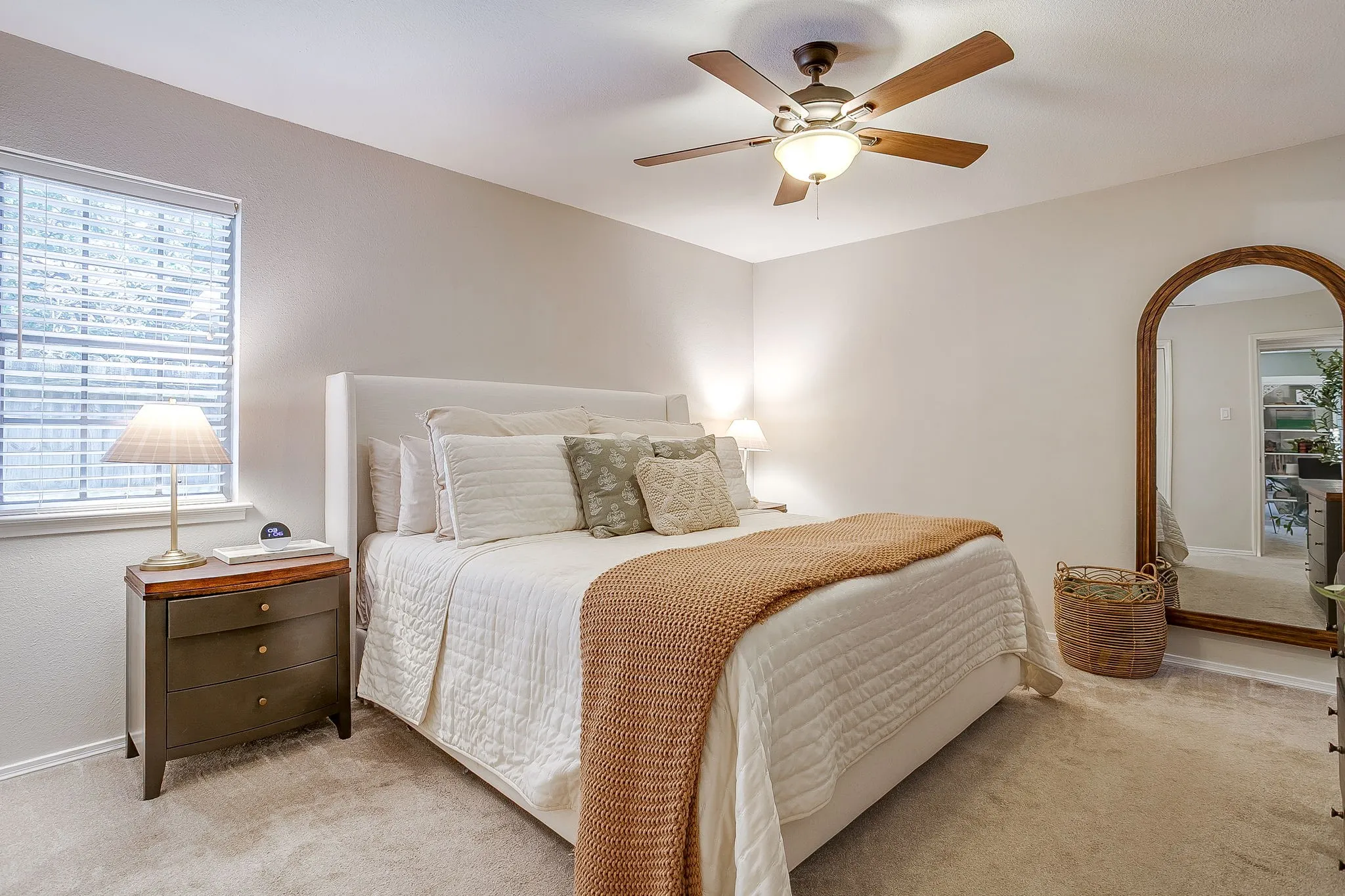 Single Family Residence For Sale in Tarrant County , 2814 Blackwood Drive, Arlington, Texas 76013, 3 Bedroom, 2 Bathroom, 2 Garage spaces, 1,614 Sqft, built in 1964, mls#21348854, Real Estate Agent in Arlington, Homes For Sale in Tarrant county, Homes For Sale in Arlington, Realtor in Arlington Texas, Real Estate Brokerage Independent Realty Texas, Luminita Cordes Realtor