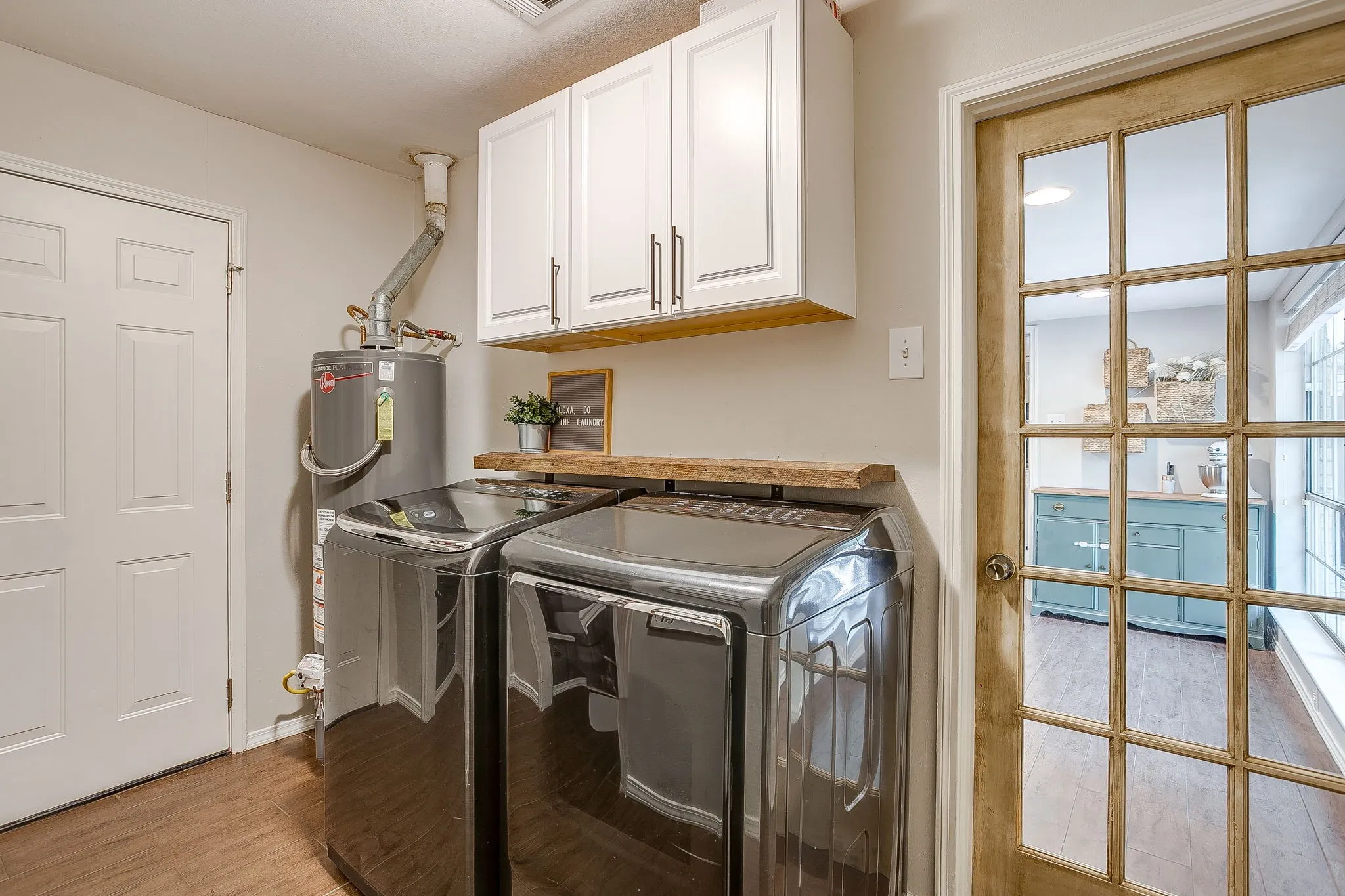 Single Family Residence For Sale in Tarrant County , 2814 Blackwood Drive, Arlington, Texas 76013, 3 Bedroom, 2 Bathroom, 2 Garage spaces, 1,614 Sqft, built in 1964, mls#21348854, Real Estate Agent in Arlington, Homes For Sale in Tarrant county, Homes For Sale in Arlington, Realtor in Arlington Texas, Real Estate Brokerage Independent Realty Texas, Luminita Cordes Realtor