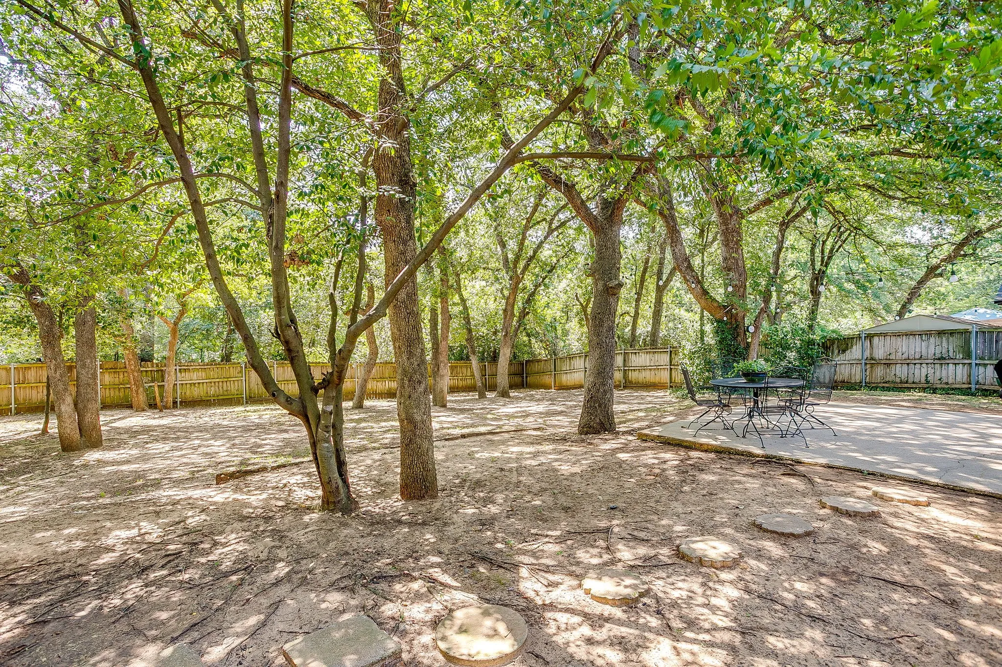 Single Family Residence For Sale in Tarrant County , 2814 Blackwood Drive, Arlington, Texas 76013, 3 Bedroom, 2 Bathroom, 2 Garage spaces, 1,614 Sqft, built in 1964, mls#21348854, Real Estate Agent in Arlington, Homes For Sale in Tarrant county, Homes For Sale in Arlington, Realtor in Arlington Texas, Real Estate Brokerage Independent Realty Texas, Luminita Cordes Realtor