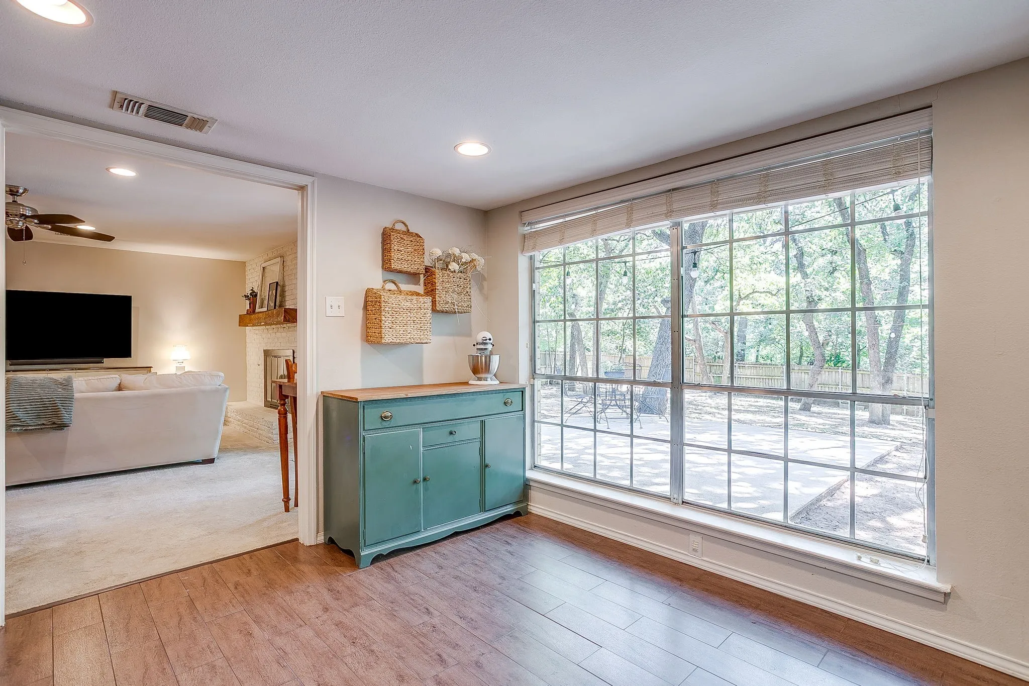 Single Family Residence For Sale in Tarrant County , 2814 Blackwood Drive, Arlington, Texas 76013, 3 Bedroom, 2 Bathroom, 2 Garage spaces, 1,614 Sqft, built in 1964, mls#21348854, Real Estate Agent in Arlington, Homes For Sale in Tarrant county, Homes For Sale in Arlington, Realtor in Arlington Texas, Real Estate Brokerage Independent Realty Texas, Luminita Cordes Realtor