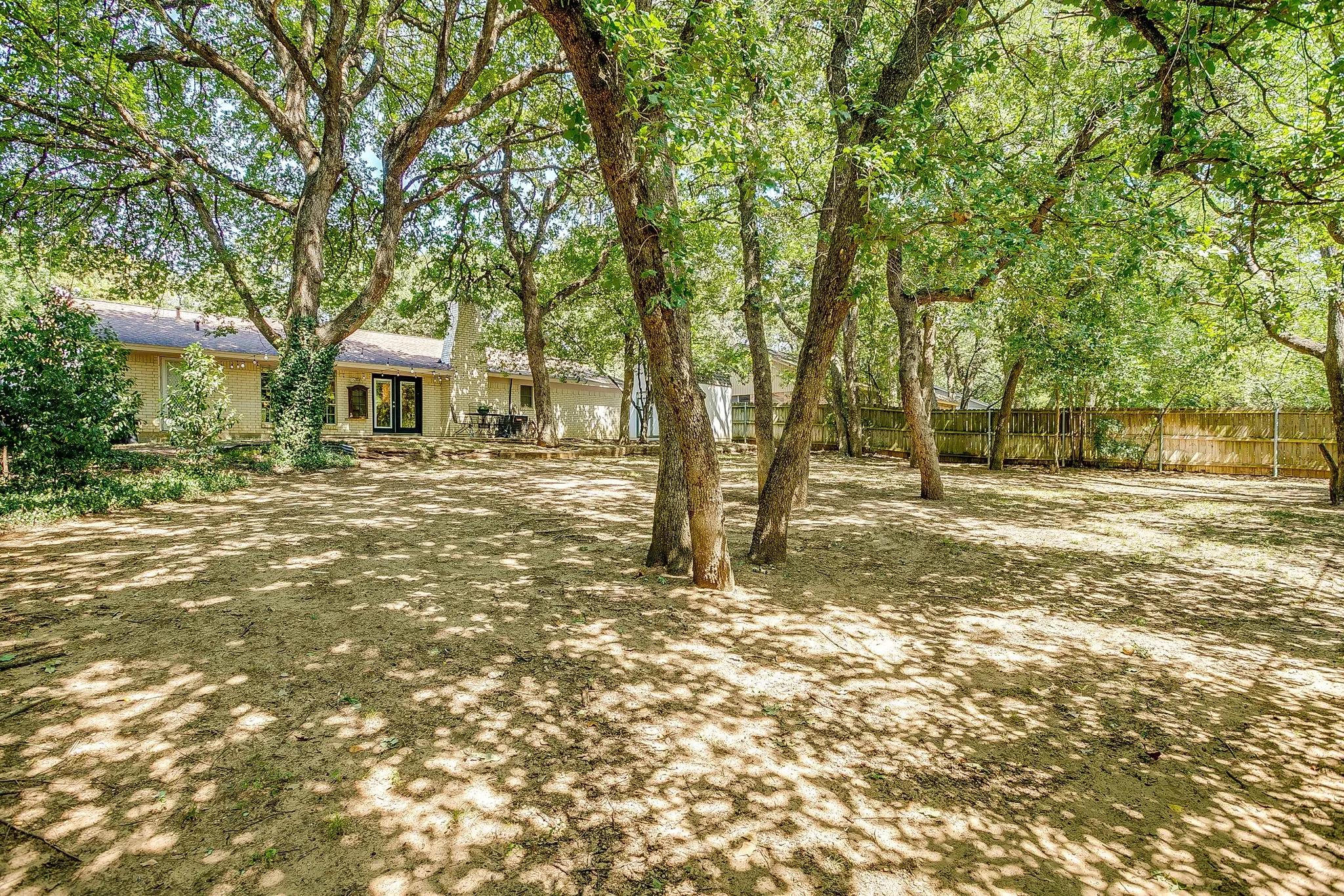 Single Family Residence For Sale in Tarrant County , 2814 Blackwood Drive, Arlington, Texas 76013, 3 Bedroom, 2 Bathroom, 2 Garage spaces, 1,614 Sqft, built in 1964, mls#21348854, Real Estate Agent in Arlington, Homes For Sale in Tarrant county, Homes For Sale in Arlington, Realtor in Arlington Texas, Real Estate Brokerage Independent Realty Texas, Luminita Cordes Realtor