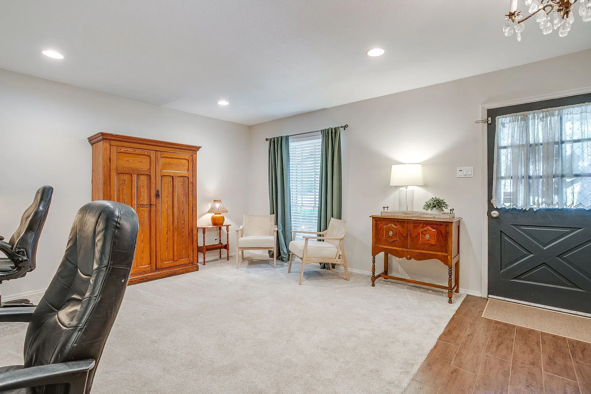 Single Family Residence For Sale in Tarrant County , 2814 Blackwood Drive, Arlington, Texas 76013, 3 Bedroom, 2 Bathroom, 2 Garage spaces, 1,614 Sqft, built in 1964, mls#21348854, Real Estate Agent in Arlington, Homes For Sale in Tarrant county, Homes For Sale in Arlington, Realtor in Arlington Texas, Real Estate Brokerage Independent Realty Texas, Luminita Cordes Realtor