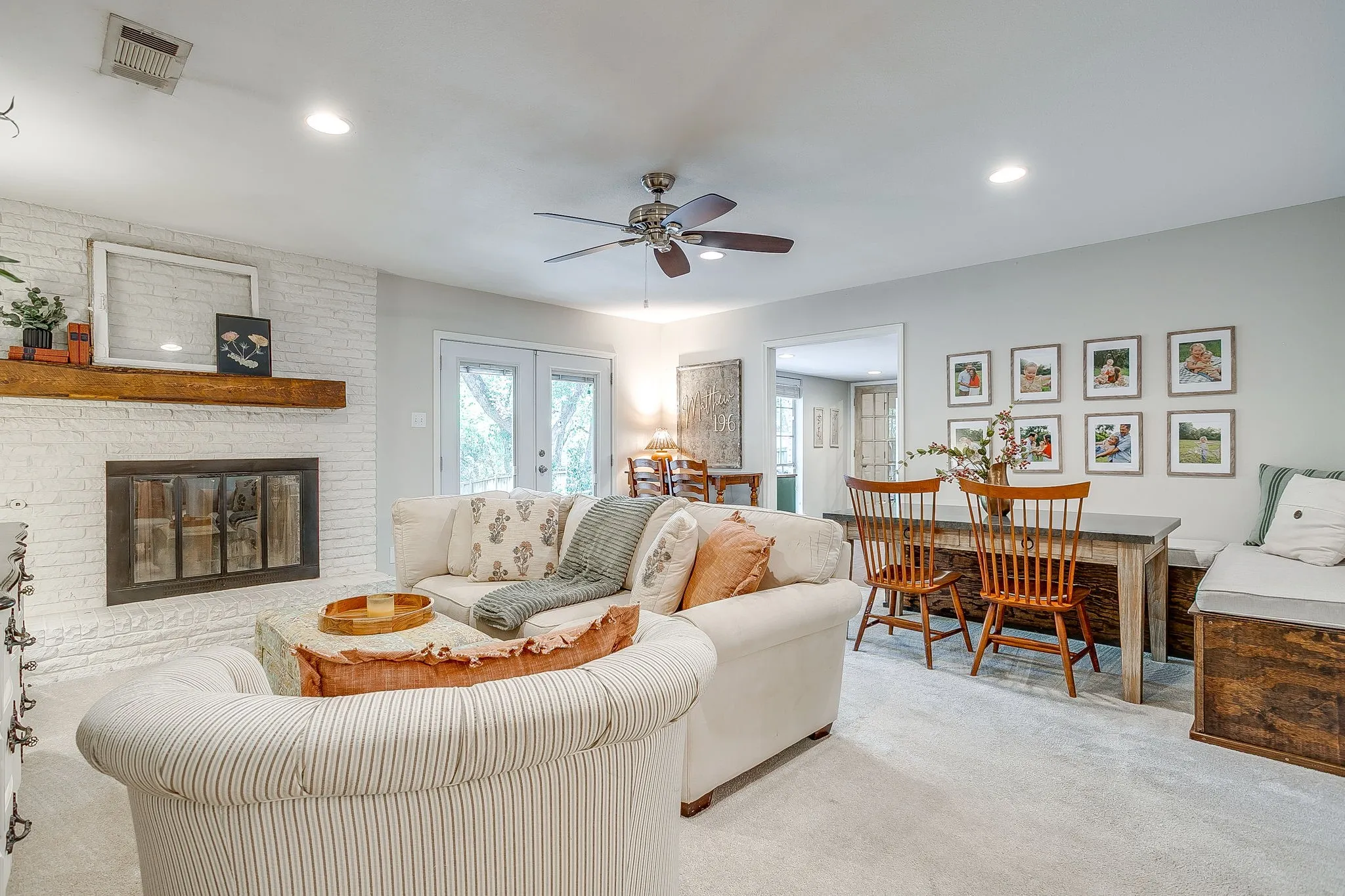 Single Family Residence For Sale in Tarrant County , 2814 Blackwood Drive, Arlington, Texas 76013, 3 Bedroom, 2 Bathroom, 2 Garage spaces, 1,614 Sqft, built in 1964, mls#21348854, Real Estate Agent in Arlington, Homes For Sale in Tarrant county, Homes For Sale in Arlington, Realtor in Arlington Texas, Real Estate Brokerage Independent Realty Texas, Luminita Cordes Realtor
