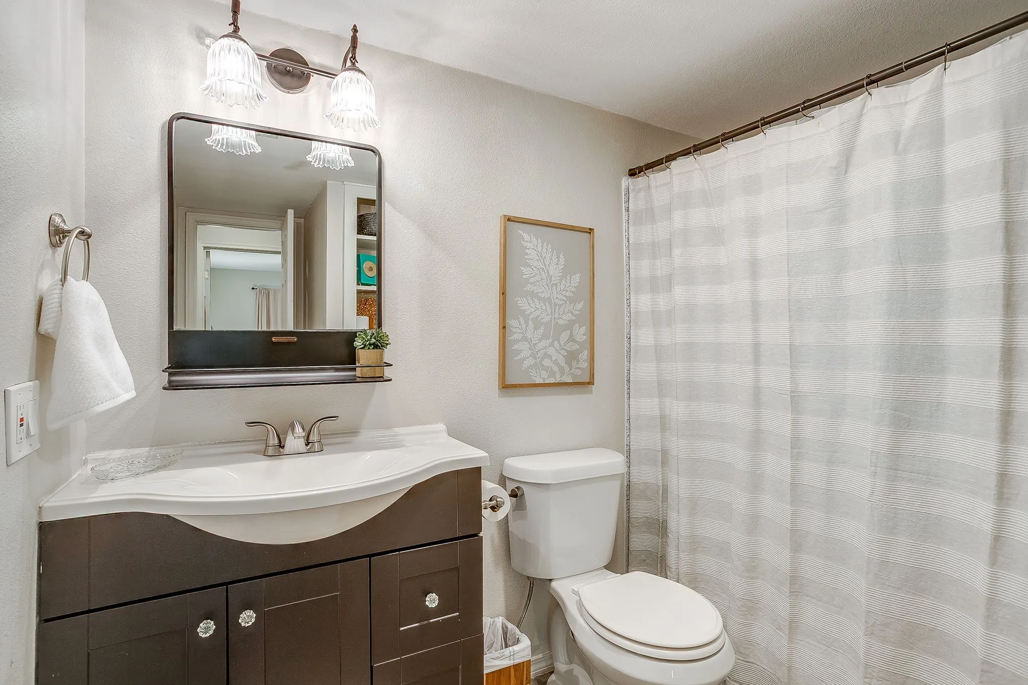 Single Family Residence For Sale in Tarrant County , 2814 Blackwood Drive, Arlington, Texas 76013, 3 Bedroom, 2 Bathroom, 2 Garage spaces, 1,614 Sqft, built in 1964, mls#21348854, Real Estate Agent in Arlington, Homes For Sale in Tarrant county, Homes For Sale in Arlington, Realtor in Arlington Texas, Real Estate Brokerage Independent Realty Texas, Luminita Cordes Realtor