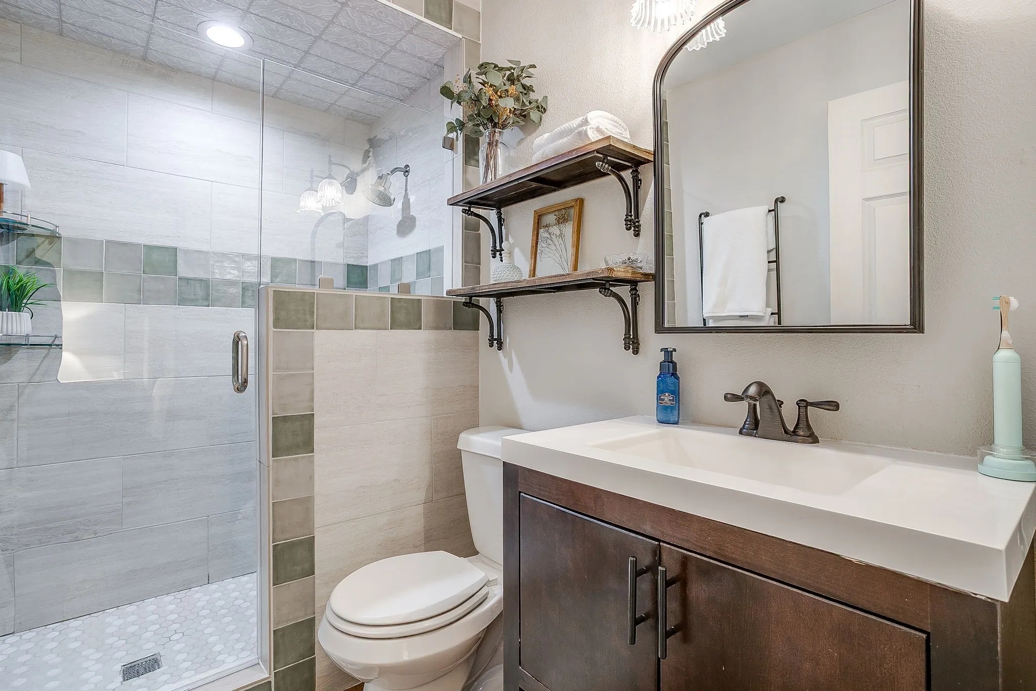 Single Family Residence For Sale in Tarrant County , 2814 Blackwood Drive, Arlington, Texas 76013, 3 Bedroom, 2 Bathroom, 2 Garage spaces, 1,614 Sqft, built in 1964, mls#21348854, Real Estate Agent in Arlington, Homes For Sale in Tarrant county, Homes For Sale in Arlington, Realtor in Arlington Texas, Real Estate Brokerage Independent Realty Texas, Luminita Cordes Realtor
