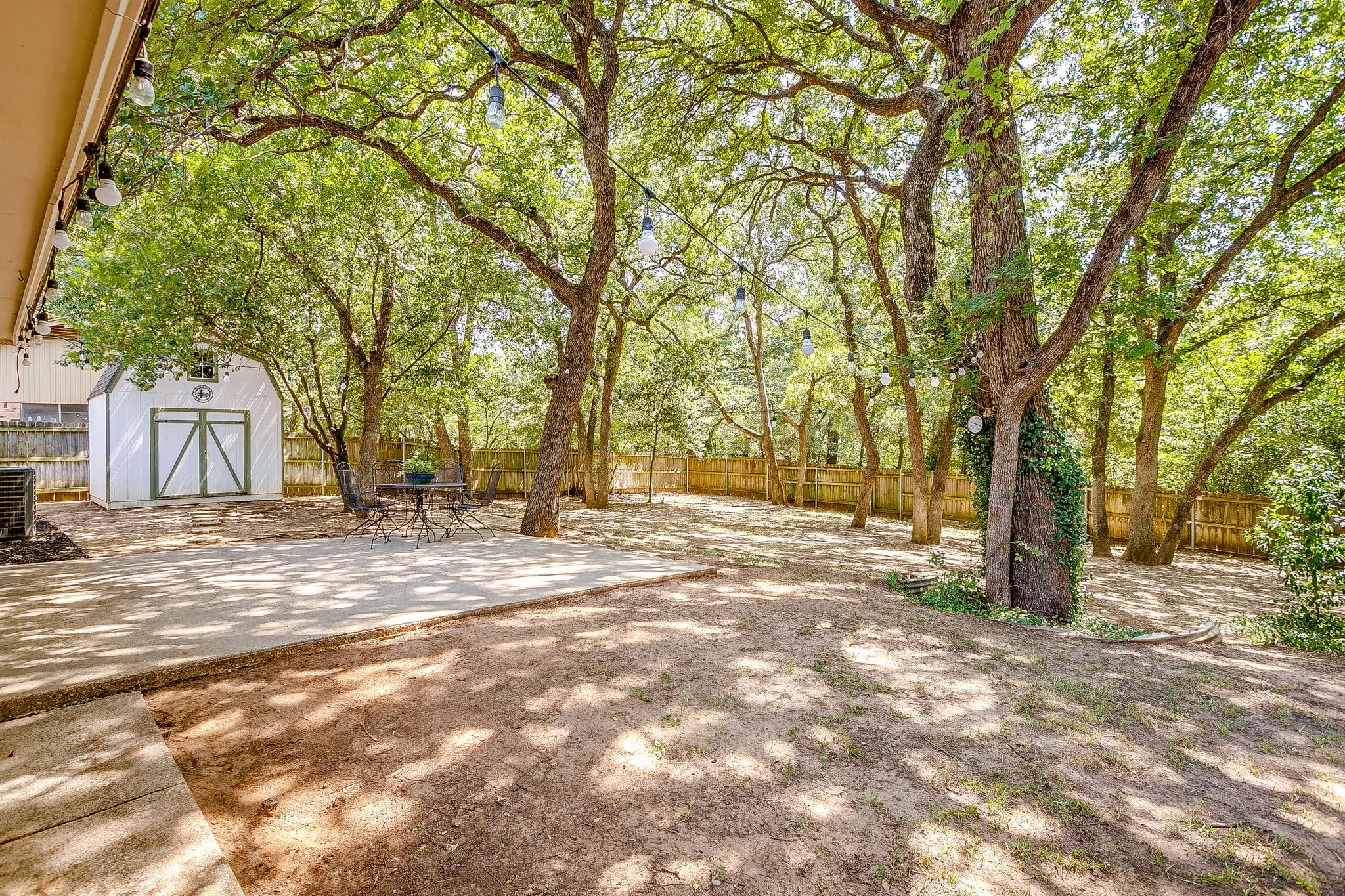 Single Family Residence For Sale in Tarrant County , 2814 Blackwood Drive, Arlington, Texas 76013, 3 Bedroom, 2 Bathroom, 2 Garage spaces, 1,614 Sqft, built in 1964, mls#21348854, Real Estate Agent in Arlington, Homes For Sale in Tarrant county, Homes For Sale in Arlington, Realtor in Arlington Texas, Real Estate Brokerage Independent Realty Texas, Luminita Cordes Realtor