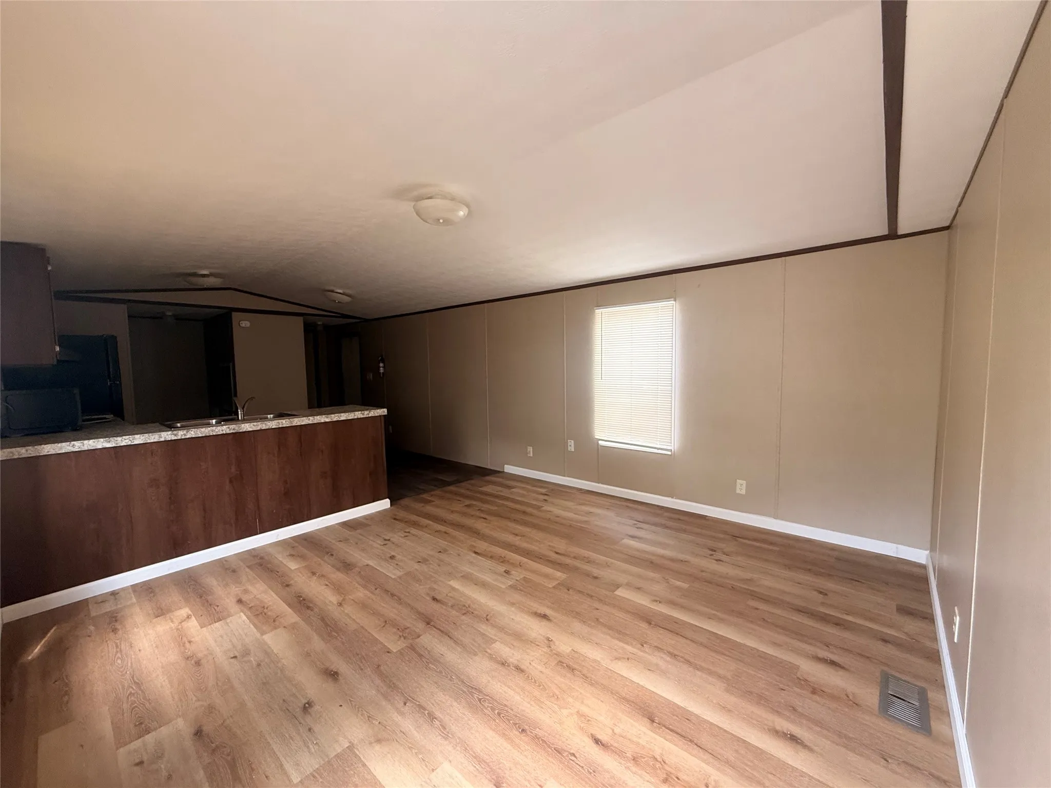 Mobile Home For Rent in Dallas County , 541 Simmons Way 9A, Cedar Hill, Texas 75104, 3 Bedroom, 2 Bathroom, Garage spaces, 896 Sqft, built in 2017, mls#21351190, Real Estate Agent in Cedar Hill, Homes For Rent in Dallas county, Homes For Rent in Cedar Hill, Realtor in Cedar Hill Texas, Real Estate Brokerage Independent Realty Texas, Luminita Cordes Realtor