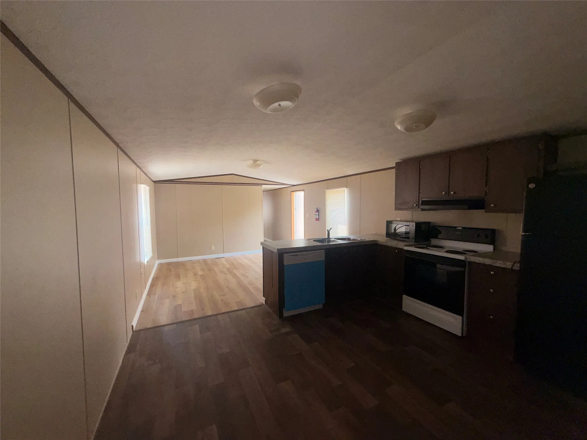 Mobile Home For Rent in Dallas County , 541 Simmons Way 9A, Cedar Hill, Texas 75104, 3 Bedroom, 2 Bathroom, Garage spaces, 896 Sqft, built in 2017, mls#21351190, Real Estate Agent in Cedar Hill, Homes For Rent in Dallas county, Homes For Rent in Cedar Hill, Realtor in Cedar Hill Texas, Real Estate Brokerage Independent Realty Texas, Luminita Cordes Realtor