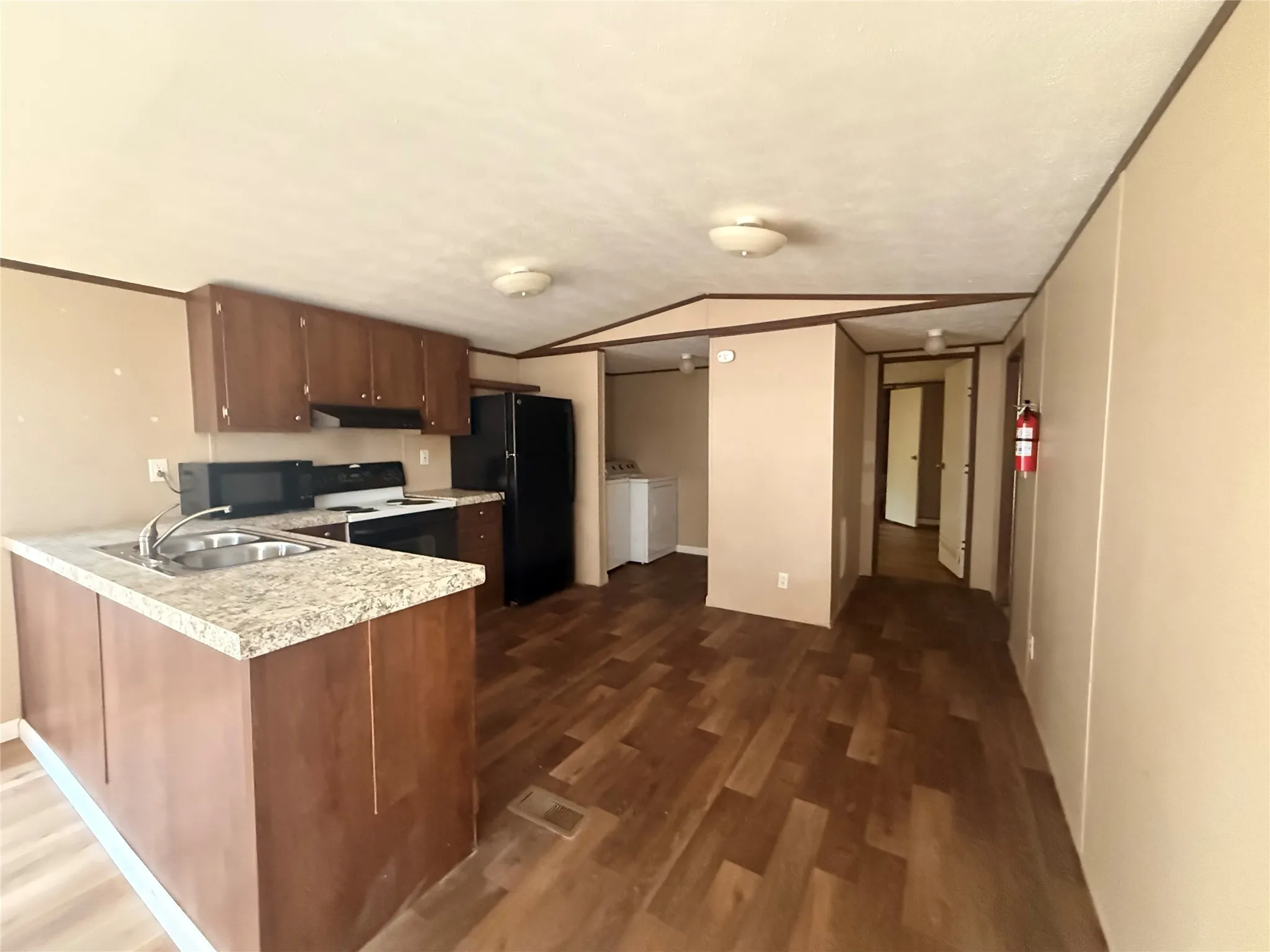 Mobile Home For Rent in Dallas County , 541 Simmons Way 9A, Cedar Hill, Texas 75104, 3 Bedroom, 2 Bathroom, Garage spaces, 896 Sqft, built in 2017, mls#21351190, Real Estate Agent in Cedar Hill, Homes For Rent in Dallas county, Homes For Rent in Cedar Hill, Realtor in Cedar Hill Texas, Real Estate Brokerage Independent Realty Texas, Luminita Cordes Realtor