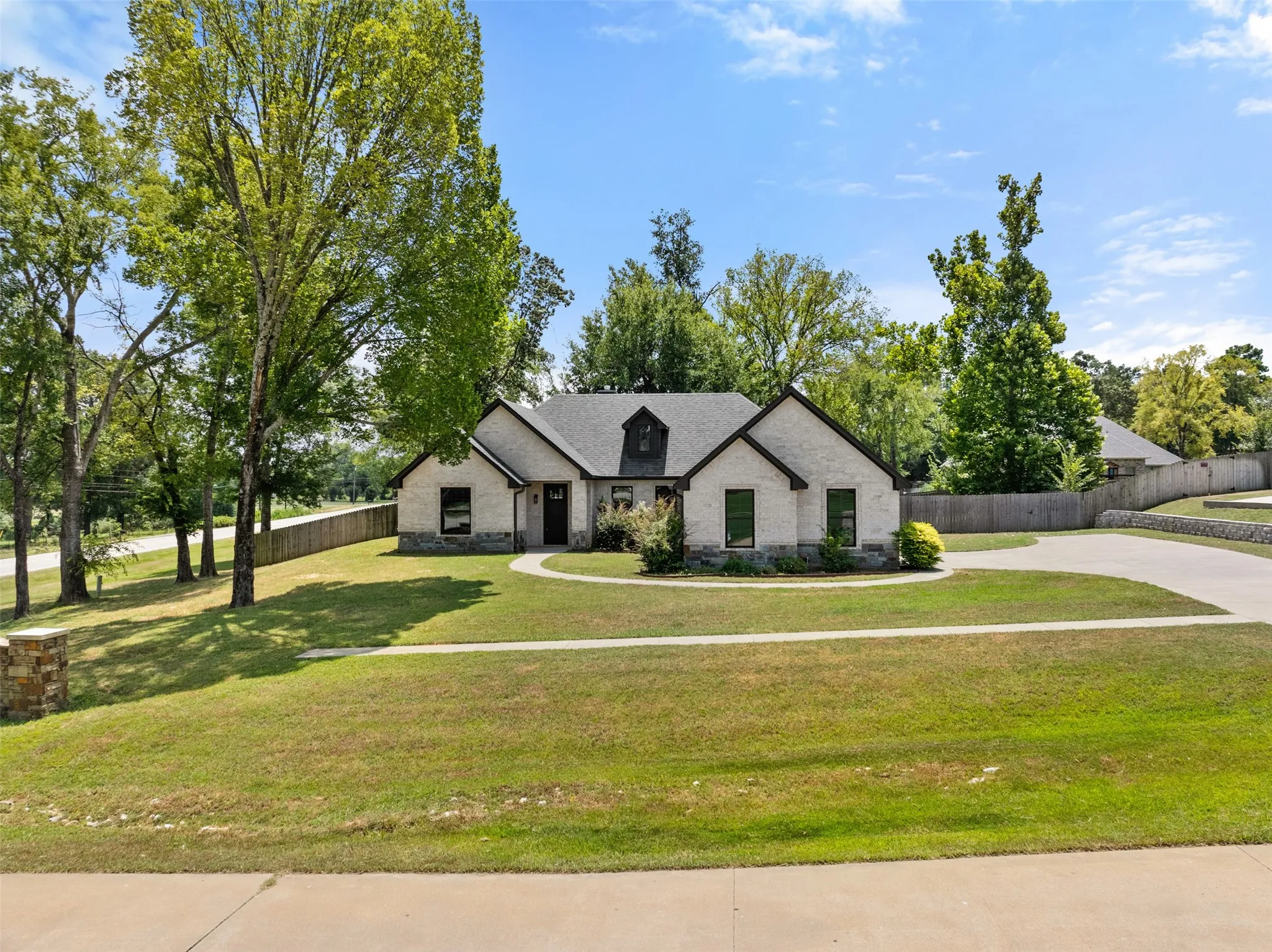 Single Family Residence For Sale in Smith County , 12109 Oak Grove Drive, Tyler, Texas 75706, 4 Bedroom, 3 Bathroom, 2 Garage spaces, 2,137 Sqft, built in 2019, mls#21351210, Real Estate Agent in Tyler, Homes For Sale in Smith county, Homes For Sale in Tyler, Realtor in Tyler Texas, Real Estate Brokerage Independent Realty Texas, Luminita Cordes Realtor