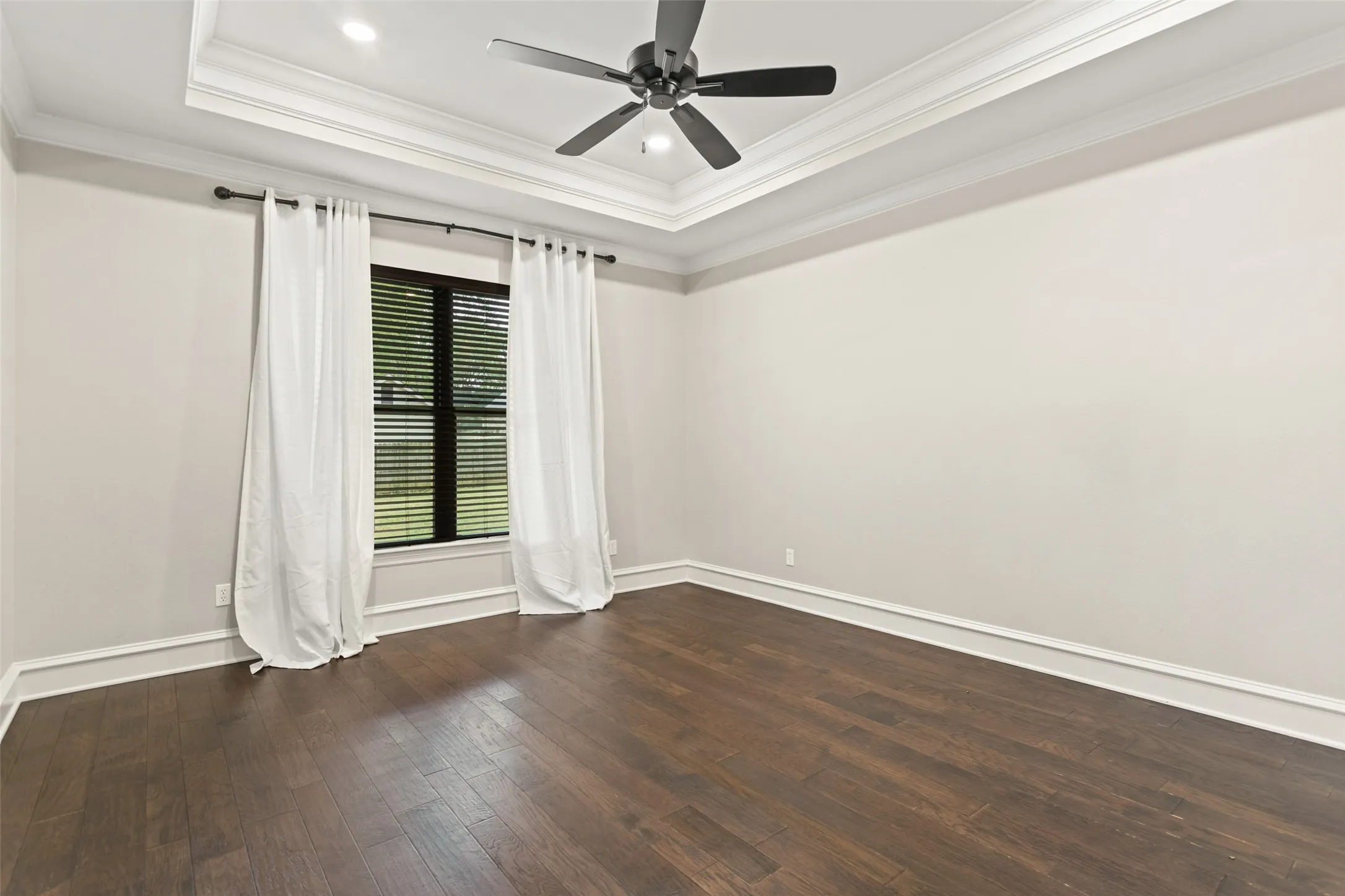 Single Family Residence For Sale in Smith County , 12109 Oak Grove Drive, Tyler, Texas 75706, 4 Bedroom, 3 Bathroom, 2 Garage spaces, 2,137 Sqft, built in 2019, mls#21351210, Real Estate Agent in Tyler, Homes For Sale in Smith county, Homes For Sale in Tyler, Realtor in Tyler Texas, Real Estate Brokerage Independent Realty Texas, Luminita Cordes Realtor