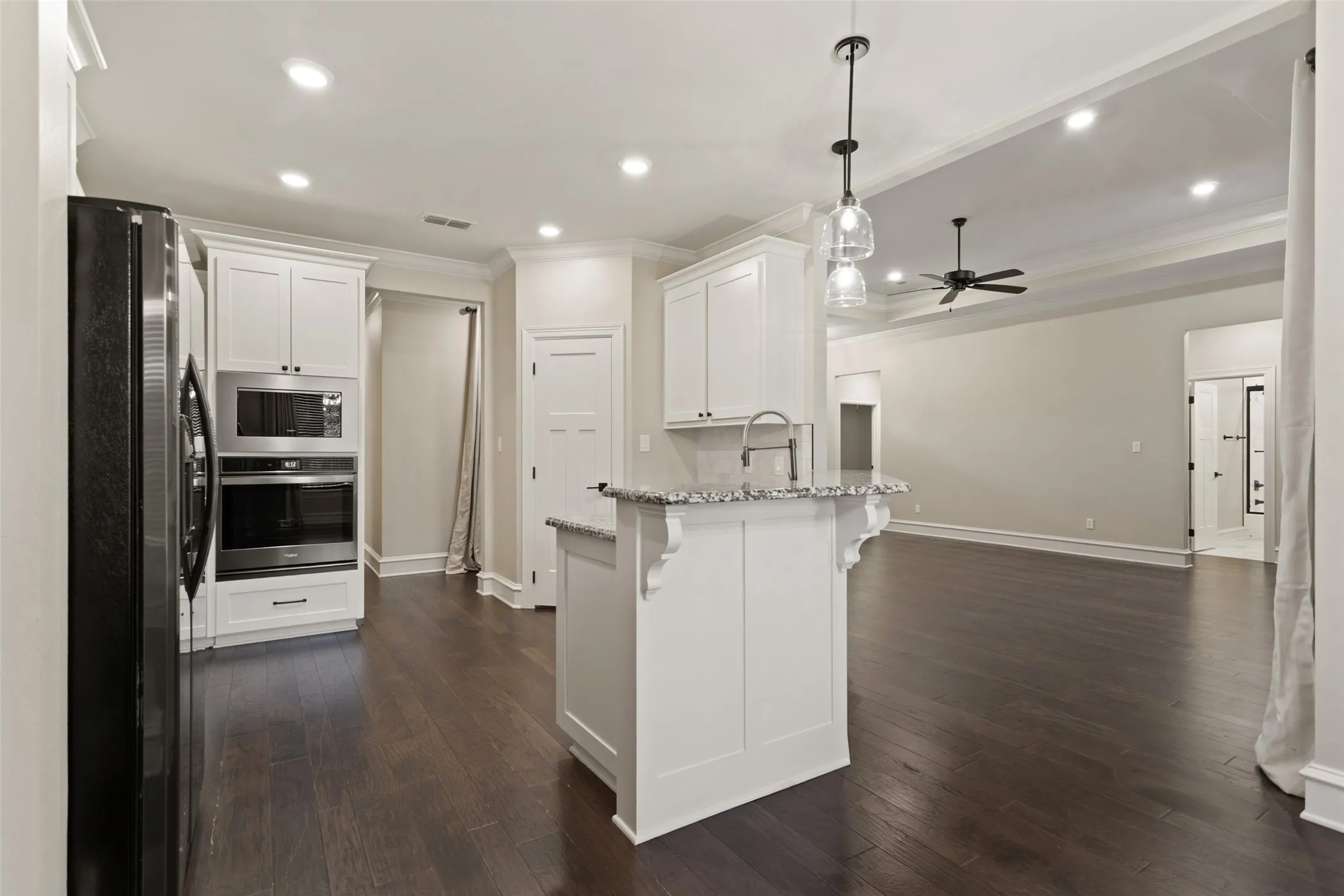 Single Family Residence For Sale in Smith County , 12109 Oak Grove Drive, Tyler, Texas 75706, 4 Bedroom, 3 Bathroom, 2 Garage spaces, 2,137 Sqft, built in 2019, mls#21351210, Real Estate Agent in Tyler, Homes For Sale in Smith county, Homes For Sale in Tyler, Realtor in Tyler Texas, Real Estate Brokerage Independent Realty Texas, Luminita Cordes Realtor