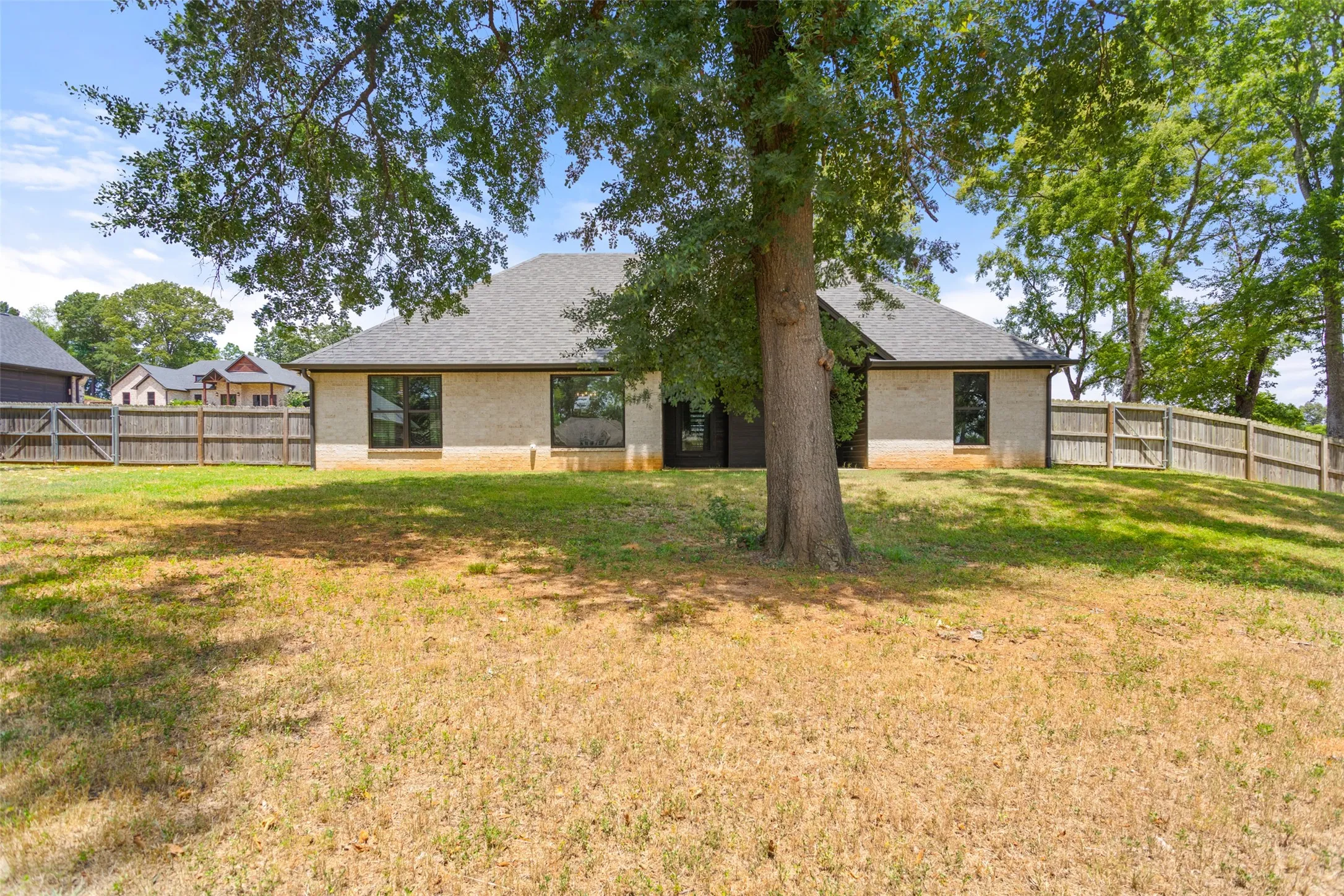 Single Family Residence For Sale in Smith County , 12109 Oak Grove Drive, Tyler, Texas 75706, 4 Bedroom, 3 Bathroom, 2 Garage spaces, 2,137 Sqft, built in 2019, mls#21351210, Real Estate Agent in Tyler, Homes For Sale in Smith county, Homes For Sale in Tyler, Realtor in Tyler Texas, Real Estate Brokerage Independent Realty Texas, Luminita Cordes Realtor