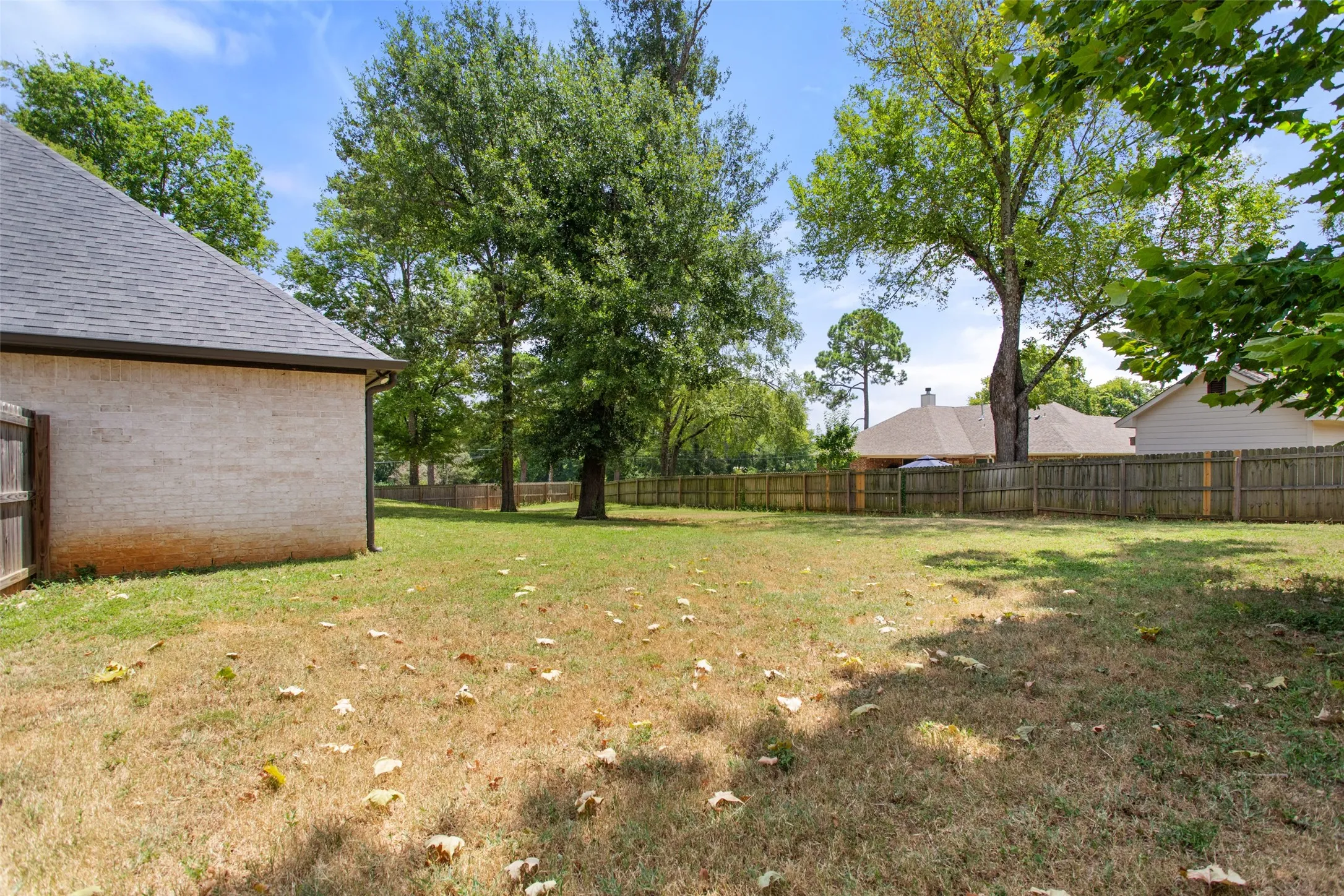 Single Family Residence For Sale in Smith County , 12109 Oak Grove Drive, Tyler, Texas 75706, 4 Bedroom, 3 Bathroom, 2 Garage spaces, 2,137 Sqft, built in 2019, mls#21351210, Real Estate Agent in Tyler, Homes For Sale in Smith county, Homes For Sale in Tyler, Realtor in Tyler Texas, Real Estate Brokerage Independent Realty Texas, Luminita Cordes Realtor