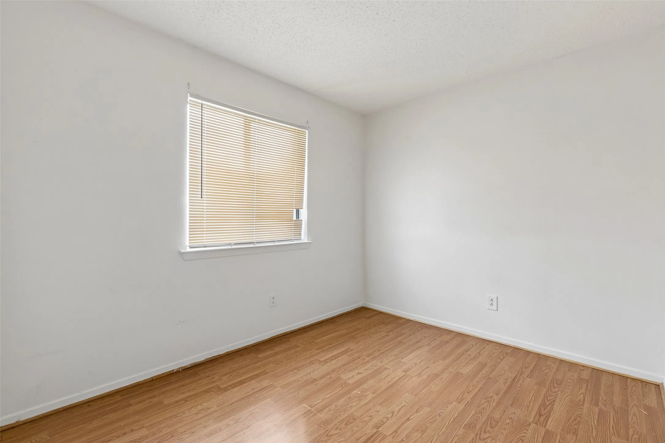 Quadruplex For Sale in Dallas County , 3951 N Garland Avenue 1, Garland, Texas 75040, 10 Bedroom, 8 Bathroom, Garage spaces, 4,089 Sqft, built in 1984, Price $668,000, mls#21349490, Real Estate Agent in Garland, Homes For Sale in Dallas county, Homes For Sale in Garland, Realtor in Garland Texas, Real Estate Brokerage Independent Realty Texas, Luminita Cordes Realtor