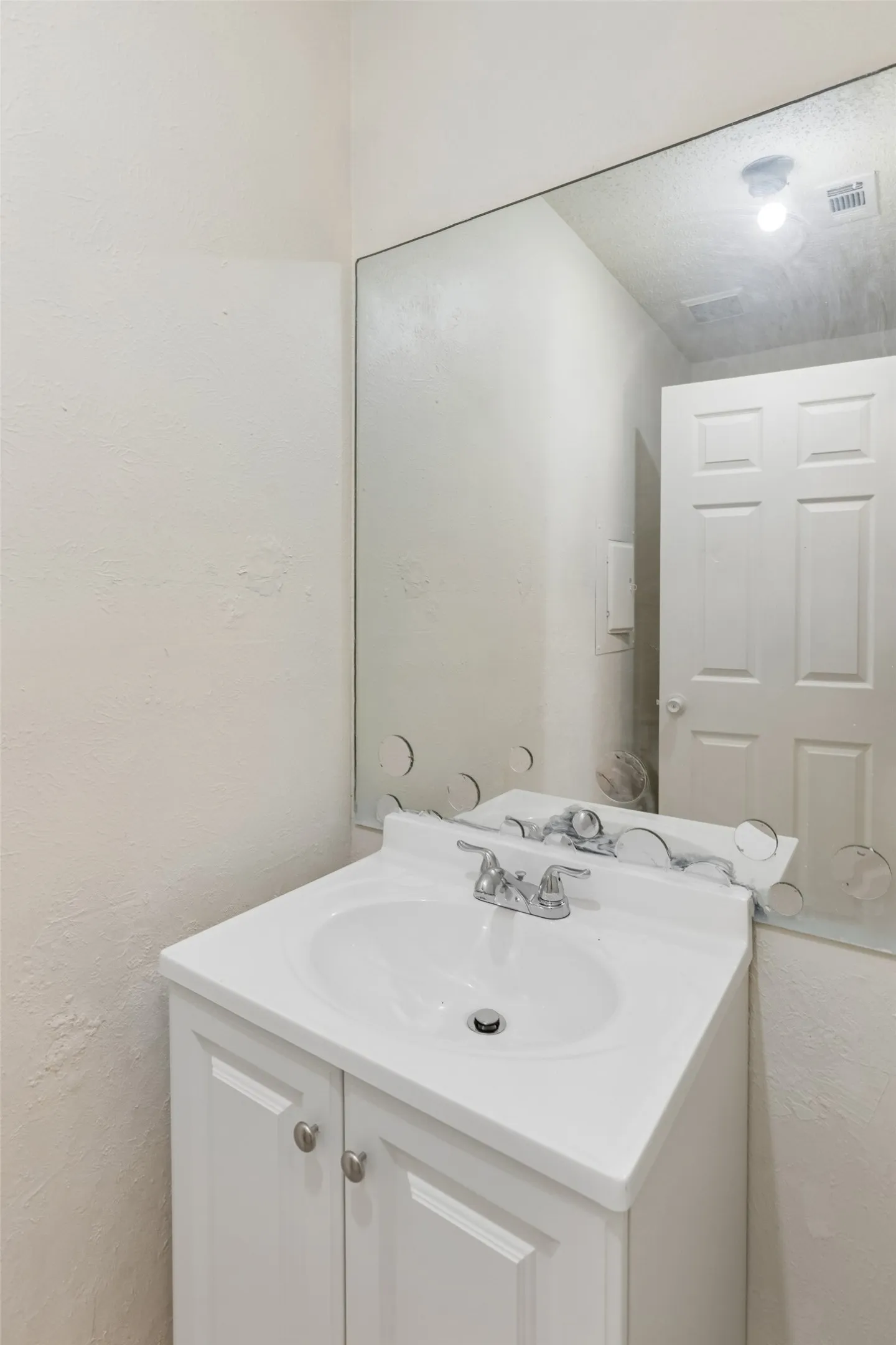 Quadruplex For Sale in Dallas County , 3951 N Garland Avenue 1, Garland, Texas 75040, 10 Bedroom, 8 Bathroom, Garage spaces, 4,089 Sqft, built in 1984, Price $668,000, mls#21349490, Real Estate Agent in Garland, Homes For Sale in Dallas county, Homes For Sale in Garland, Realtor in Garland Texas, Real Estate Brokerage Independent Realty Texas, Luminita Cordes Realtor