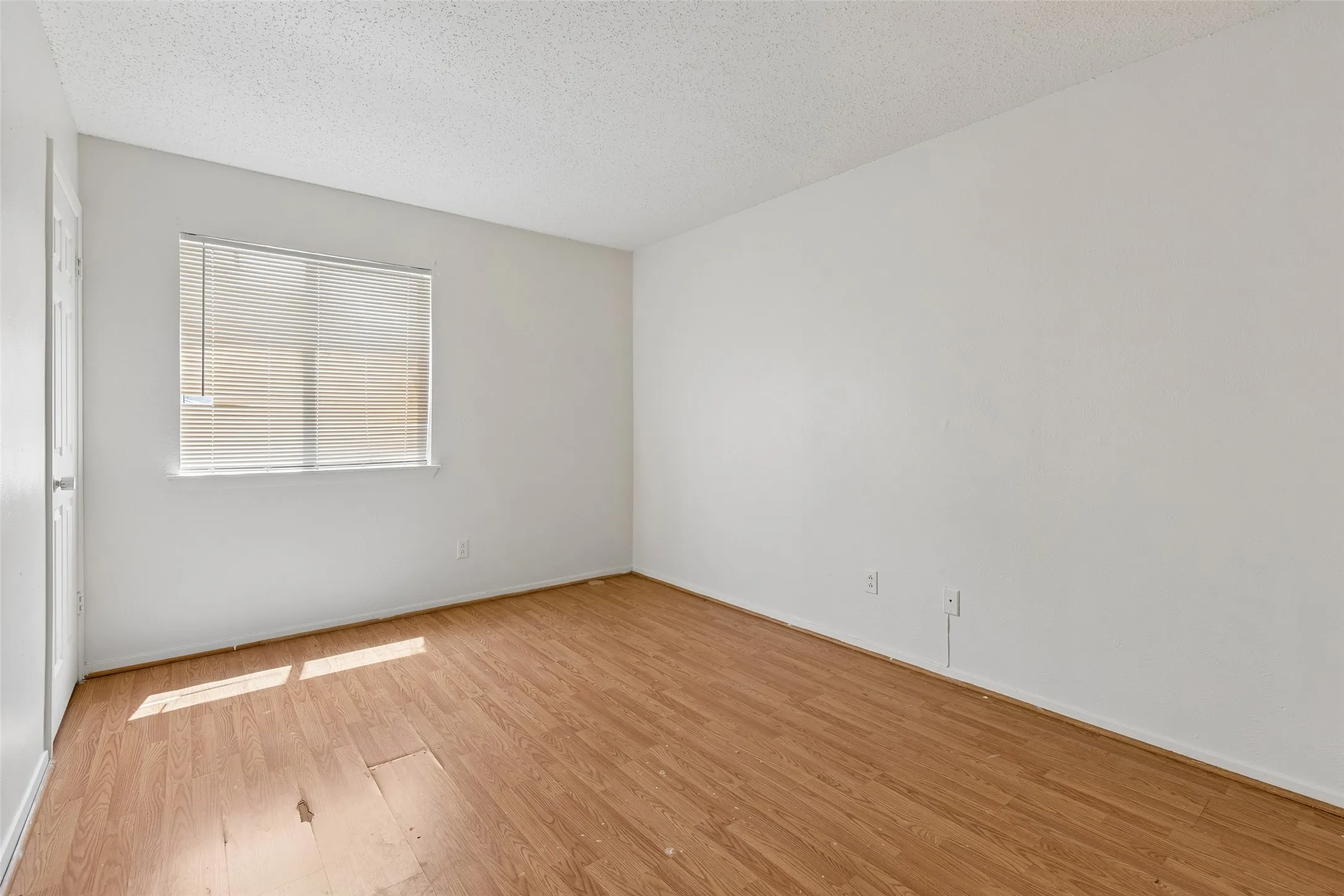 Quadruplex For Sale in Dallas County , 3951 N Garland Avenue 1, Garland, Texas 75040, 10 Bedroom, 8 Bathroom, Garage spaces, 4,089 Sqft, built in 1984, Price $668,000, mls#21349490, Real Estate Agent in Garland, Homes For Sale in Dallas county, Homes For Sale in Garland, Realtor in Garland Texas, Real Estate Brokerage Independent Realty Texas, Luminita Cordes Realtor