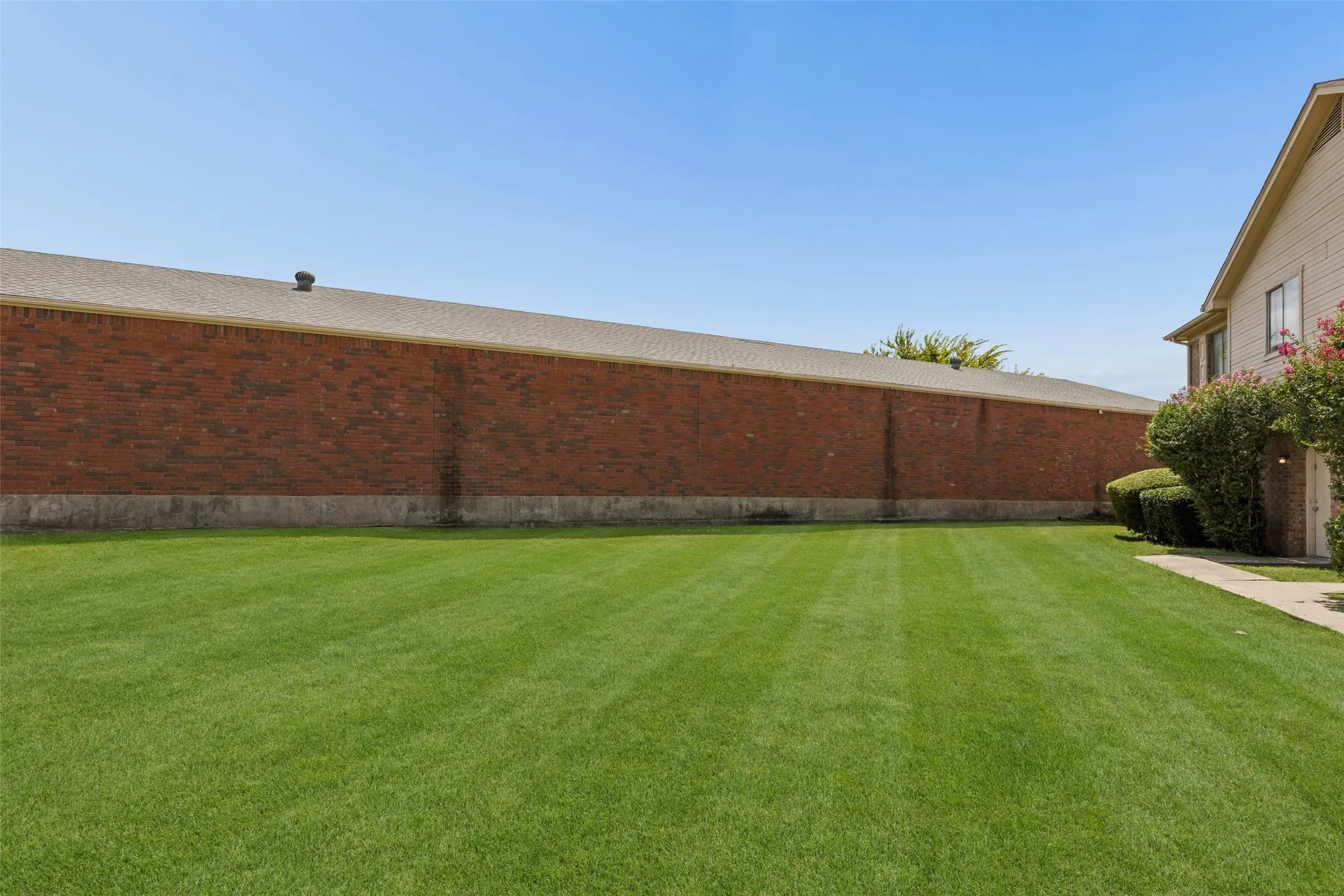 Quadruplex For Sale in Dallas County , 3951 N Garland Avenue 1, Garland, Texas 75040, 10 Bedroom, 8 Bathroom, Garage spaces, 4,089 Sqft, built in 1984, Price $668,000, mls#21349490, Real Estate Agent in Garland, Homes For Sale in Dallas county, Homes For Sale in Garland, Realtor in Garland Texas, Real Estate Brokerage Independent Realty Texas, Luminita Cordes Realtor