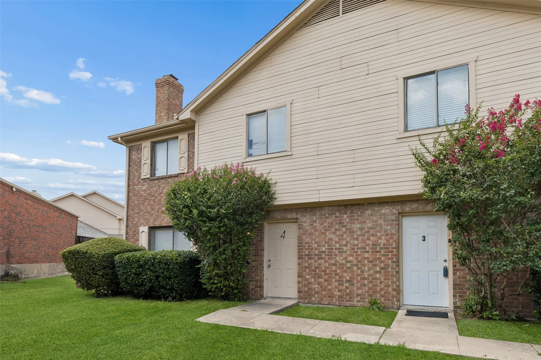Quadruplex For Sale in Dallas County , 3951 N Garland Avenue 1, Garland, Texas 75040, 10 Bedroom, 8 Bathroom, Garage spaces, 4,089 Sqft, built in 1984, Price $668,000, mls#21349490, Real Estate Agent in Garland, Homes For Sale in Dallas county, Homes For Sale in Garland, Realtor in Garland Texas, Real Estate Brokerage Independent Realty Texas, Luminita Cordes Realtor