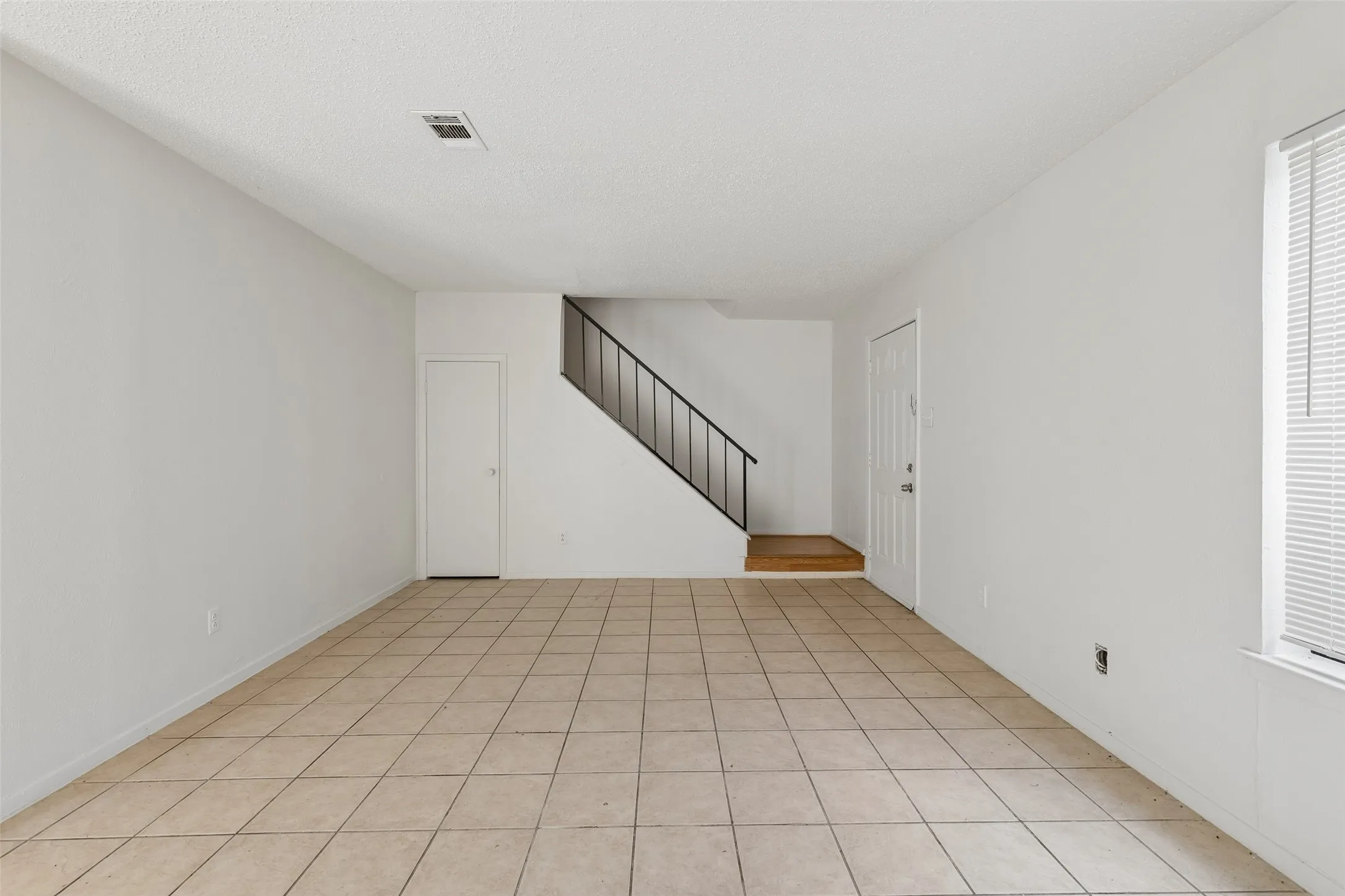 Quadruplex For Sale in Dallas County , 3951 N Garland Avenue 1, Garland, Texas 75040, 10 Bedroom, 8 Bathroom, Garage spaces, 4,089 Sqft, built in 1984, Price $668,000, mls#21349490, Real Estate Agent in Garland, Homes For Sale in Dallas county, Homes For Sale in Garland, Realtor in Garland Texas, Real Estate Brokerage Independent Realty Texas, Luminita Cordes Realtor