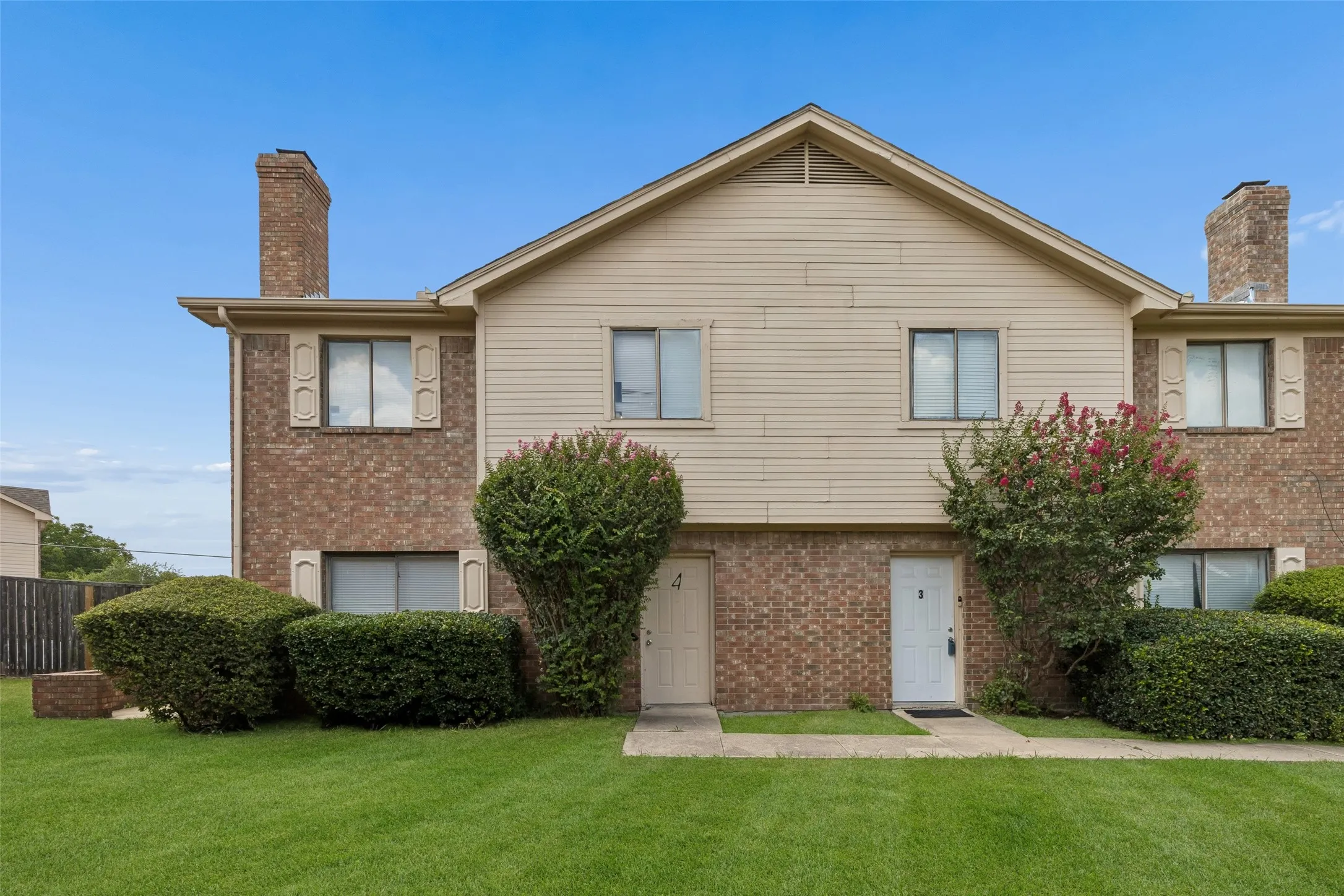 Quadruplex For Sale in Dallas County , 3951 N Garland Avenue 1, Garland, Texas 75040, 10 Bedroom, 8 Bathroom, Garage spaces, 4,089 Sqft, built in 1984, Price $668,000, mls#21349490, Real Estate Agent in Garland, Homes For Sale in Dallas county, Homes For Sale in Garland, Realtor in Garland Texas, Real Estate Brokerage Independent Realty Texas, Luminita Cordes Realtor