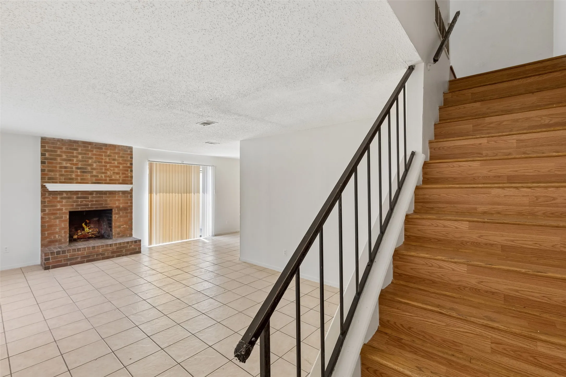 Quadruplex For Sale in Dallas County , 3951 N Garland Avenue 1, Garland, Texas 75040, 10 Bedroom, 8 Bathroom, Garage spaces, 4,089 Sqft, built in 1984, Price $668,000, mls#21349490, Real Estate Agent in Garland, Homes For Sale in Dallas county, Homes For Sale in Garland, Realtor in Garland Texas, Real Estate Brokerage Independent Realty Texas, Luminita Cordes Realtor