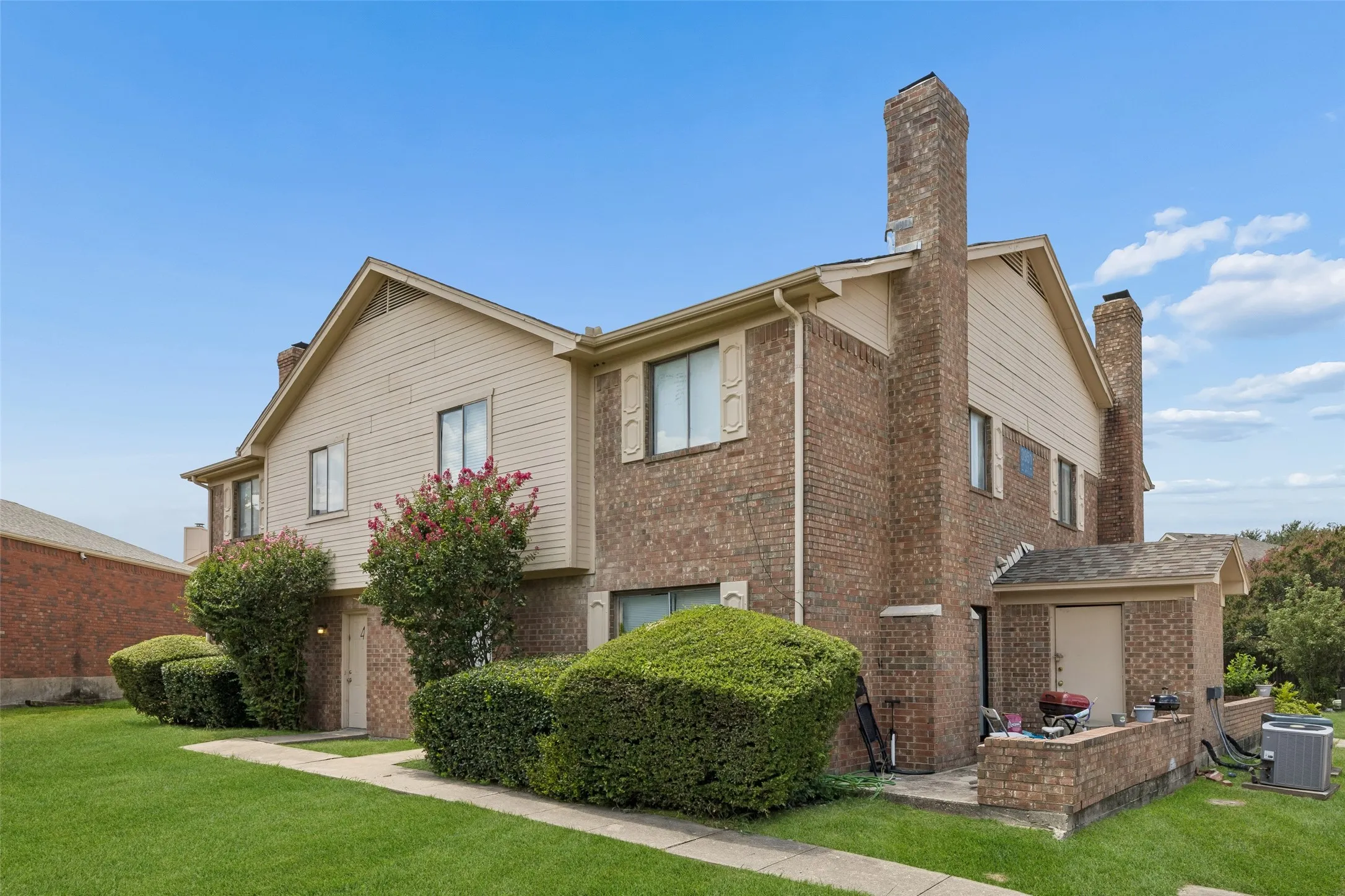Quadruplex For Sale in Dallas County , 3951 N Garland Avenue 1, Garland, Texas 75040, 10 Bedroom, 8 Bathroom, Garage spaces, 4,089 Sqft, built in 1984, Price $668,000, mls#21349490, Real Estate Agent in Garland, Homes For Sale in Dallas county, Homes For Sale in Garland, Realtor in Garland Texas, Real Estate Brokerage Independent Realty Texas, Luminita Cordes Realtor