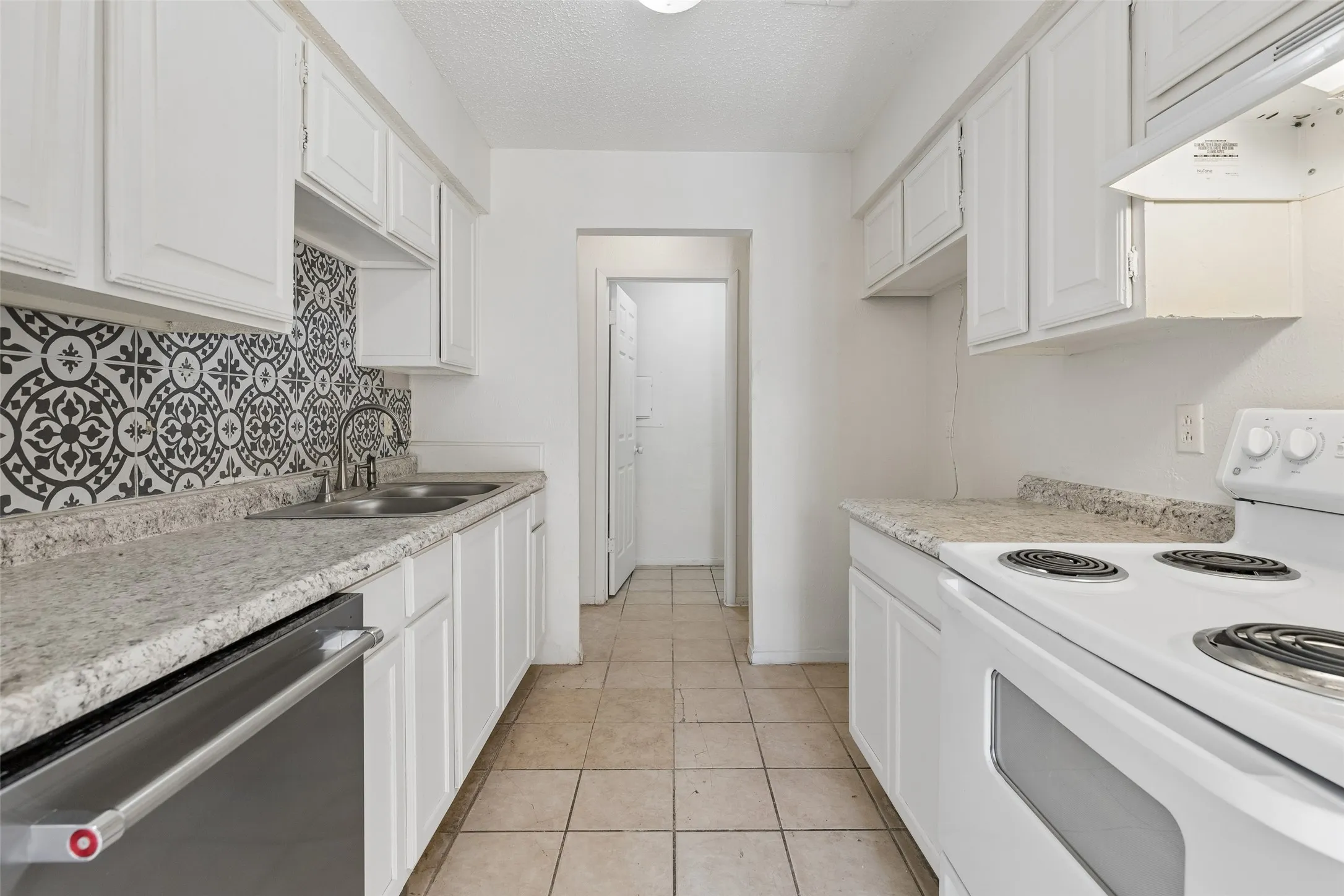 Quadruplex For Sale in Dallas County , 3951 N Garland Avenue 1, Garland, Texas 75040, 10 Bedroom, 8 Bathroom, Garage spaces, 4,089 Sqft, built in 1984, Price $668,000, mls#21349490, Real Estate Agent in Garland, Homes For Sale in Dallas county, Homes For Sale in Garland, Realtor in Garland Texas, Real Estate Brokerage Independent Realty Texas, Luminita Cordes Realtor