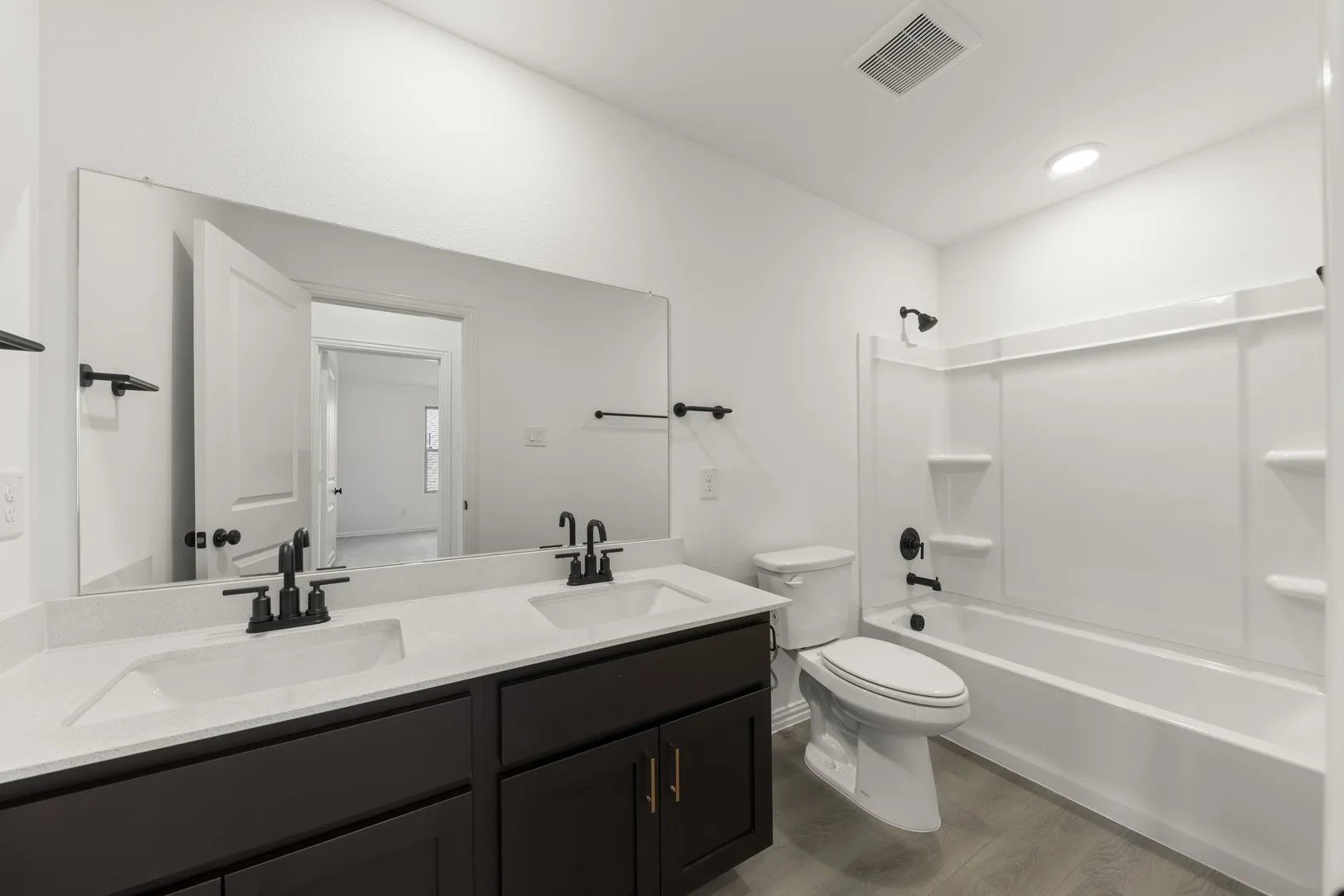 21. 761 Waterhouse Lake - 2ND Bath