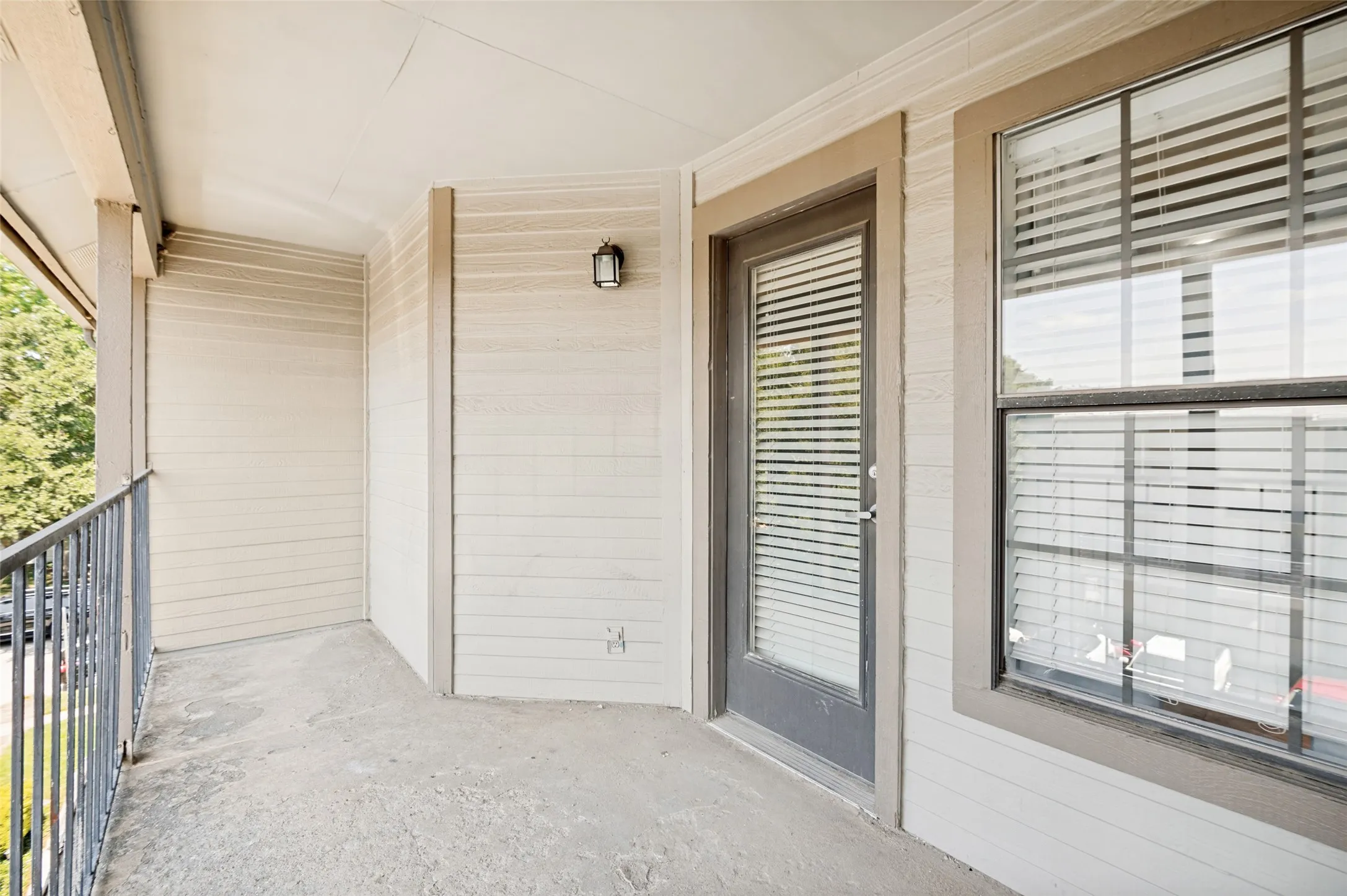 Condominium For Sale in Dallas County , 4203 Holland Avenue 10, Dallas, Texas 75219, 2 Bedroom, 3 Bathroom, 2 Garage spaces, 1,131 Sqft, built in 1985, mls#21350247, Real Estate Agent in Dallas, Homes For Sale in Dallas county, Homes For Sale in Dallas, Realtor in Dallas Texas, Real Estate Brokerage Independent Realty Texas, Luminita Cordes Realtor