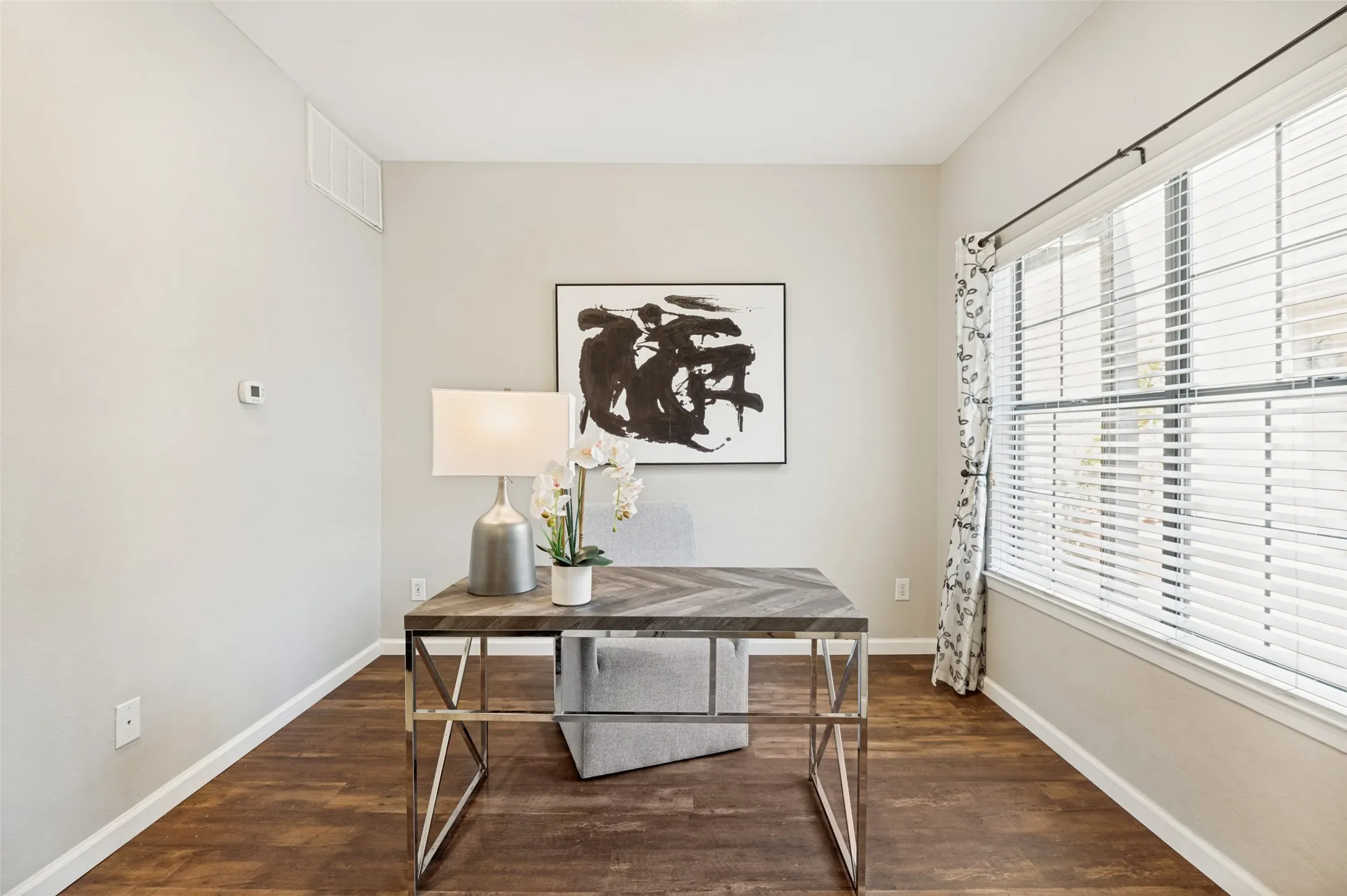 Condominium For Sale in Dallas County , 4203 Holland Avenue 10, Dallas, Texas 75219, 2 Bedroom, 3 Bathroom, 2 Garage spaces, 1,131 Sqft, built in 1985, mls#21350247, Real Estate Agent in Dallas, Homes For Sale in Dallas county, Homes For Sale in Dallas, Realtor in Dallas Texas, Real Estate Brokerage Independent Realty Texas, Luminita Cordes Realtor