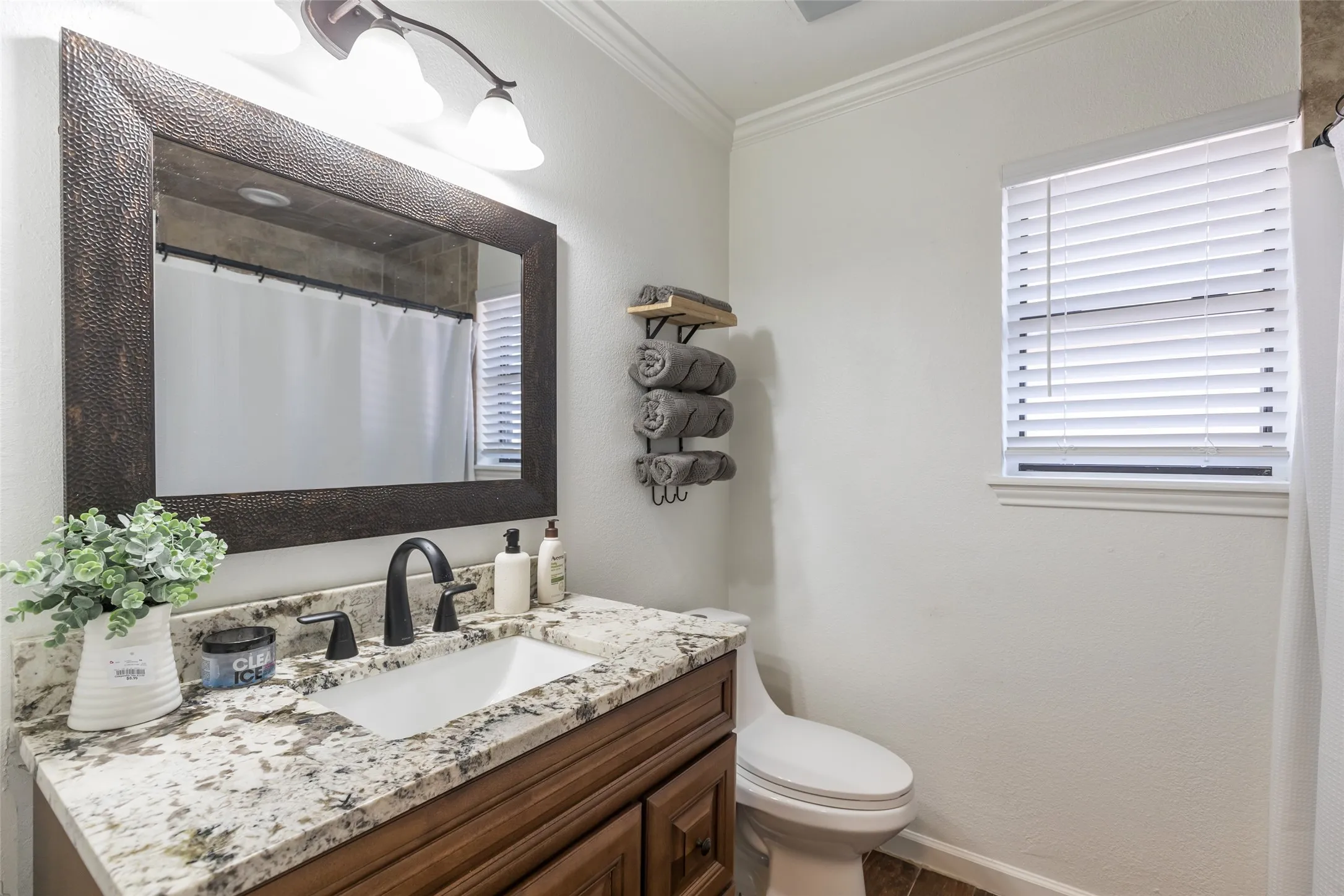 Single Family Residence For Rent in Taylor County , 8073 Bonnie Circle, Abilene, Texas 79606, 5 Bedroom, 3 Bathroom, 2 Garage spaces, 2,085 Sqft, built in 1987, mls#21348737, Real Estate Agent in Abilene, Homes For Rent in Taylor county, Homes For Rent in Abilene, Realtor in Abilene Texas, Real Estate Brokerage Independent Realty Texas, Luminita Cordes Realtor