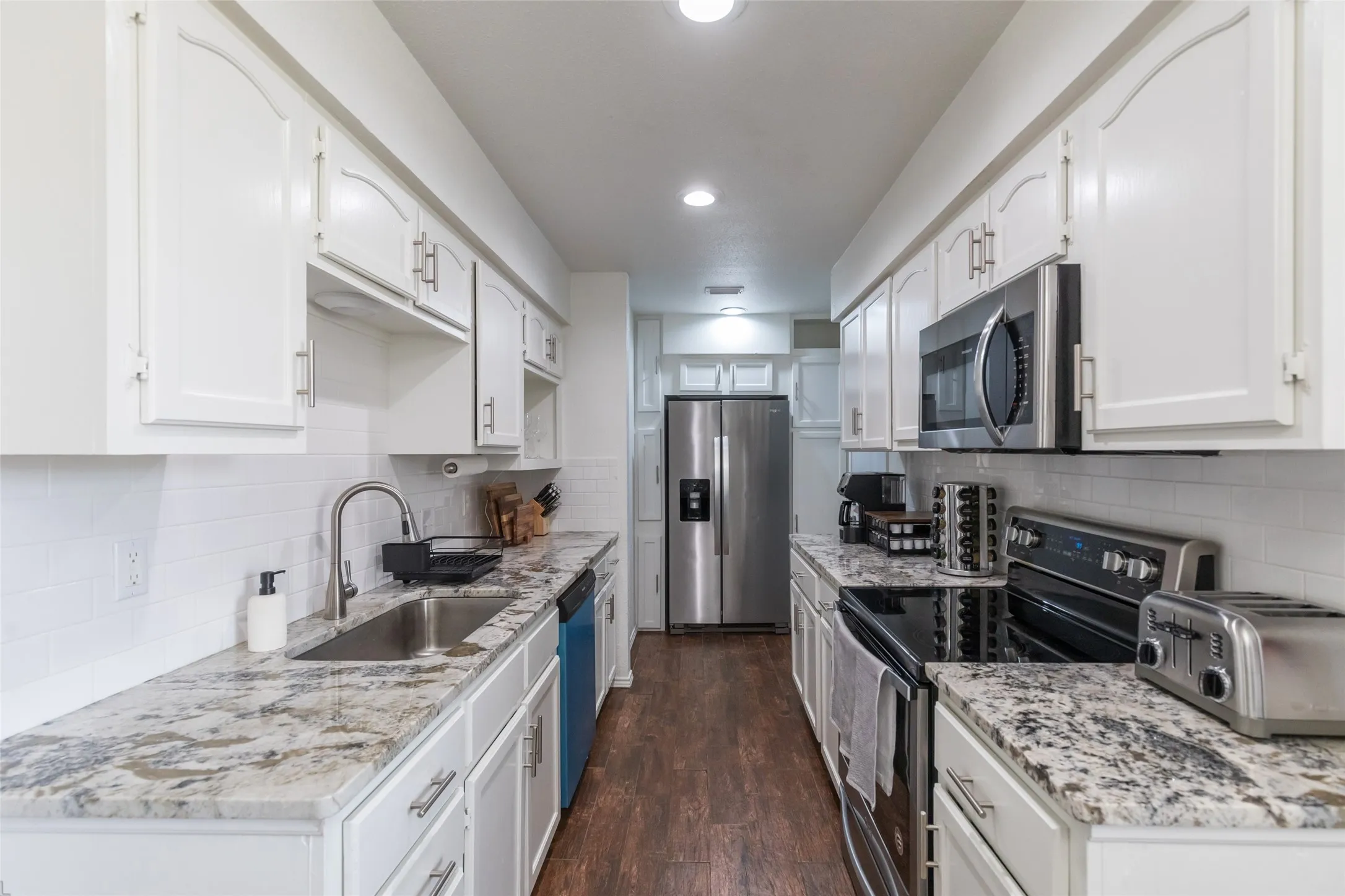 Single Family Residence For Rent in Taylor County , 8073 Bonnie Circle, Abilene, Texas 79606, 5 Bedroom, 3 Bathroom, 2 Garage spaces, 2,085 Sqft, built in 1987, mls#21348737, Real Estate Agent in Abilene, Homes For Rent in Taylor county, Homes For Rent in Abilene, Realtor in Abilene Texas, Real Estate Brokerage Independent Realty Texas, Luminita Cordes Realtor