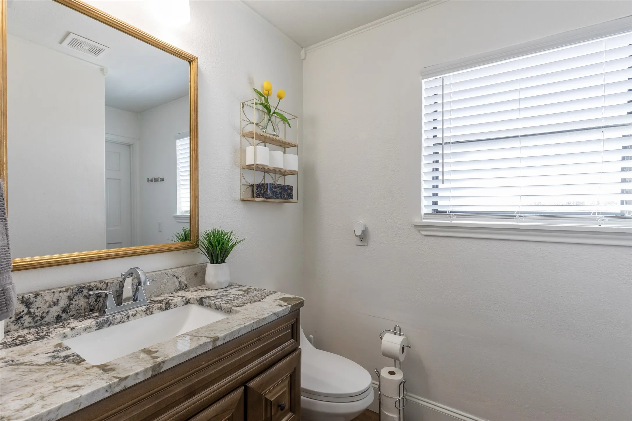 Single Family Residence For Rent in Taylor County , 8073 Bonnie Circle, Abilene, Texas 79606, 5 Bedroom, 3 Bathroom, 2 Garage spaces, 2,085 Sqft, built in 1987, mls#21348737, Real Estate Agent in Abilene, Homes For Rent in Taylor county, Homes For Rent in Abilene, Realtor in Abilene Texas, Real Estate Brokerage Independent Realty Texas, Luminita Cordes Realtor