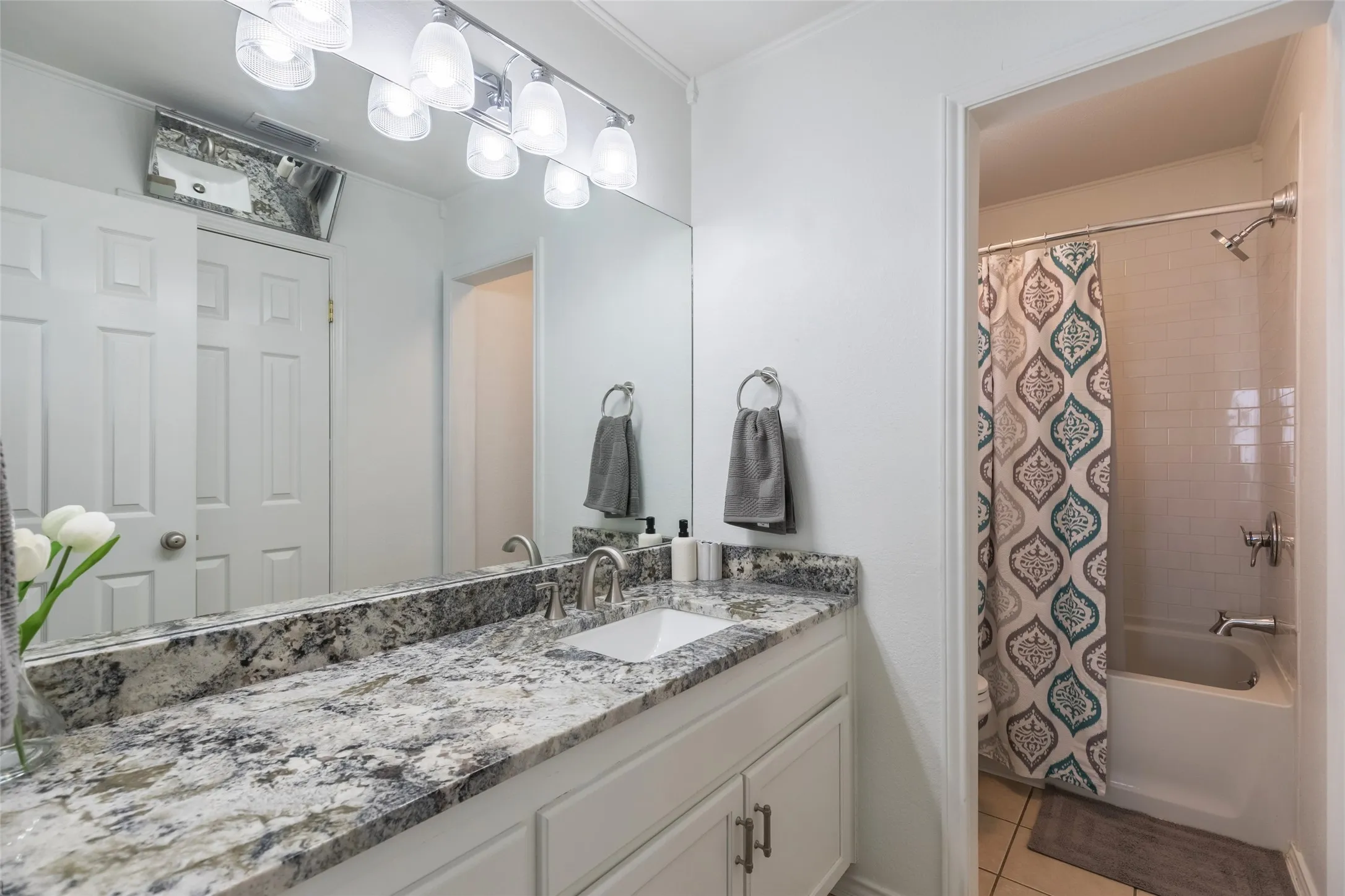 Single Family Residence For Rent in Taylor County , 8073 Bonnie Circle, Abilene, Texas 79606, 5 Bedroom, 3 Bathroom, 2 Garage spaces, 2,085 Sqft, built in 1987, mls#21348737, Real Estate Agent in Abilene, Homes For Rent in Taylor county, Homes For Rent in Abilene, Realtor in Abilene Texas, Real Estate Brokerage Independent Realty Texas, Luminita Cordes Realtor