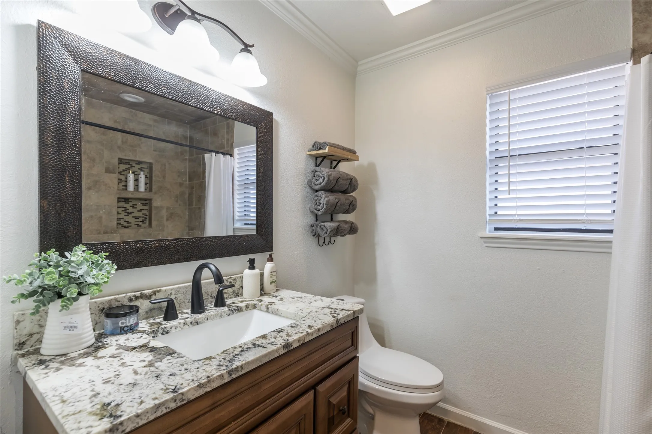 Single Family Residence For Rent in Taylor County , 8073 Bonnie Circle, Abilene, Texas 79606, 5 Bedroom, 3 Bathroom, 2 Garage spaces, 2,085 Sqft, built in 1987, mls#21348737, Real Estate Agent in Abilene, Homes For Rent in Taylor county, Homes For Rent in Abilene, Realtor in Abilene Texas, Real Estate Brokerage Independent Realty Texas, Luminita Cordes Realtor