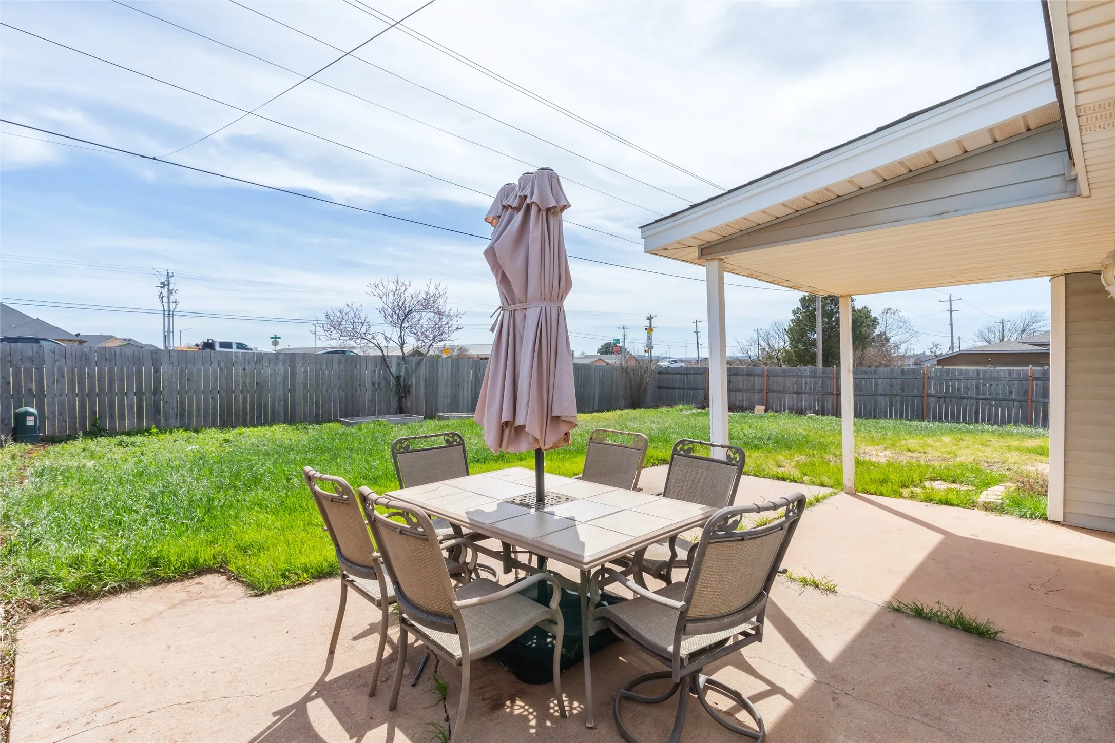 Single Family Residence For Rent in Taylor County , 8073 Bonnie Circle, Abilene, Texas 79606, 5 Bedroom, 3 Bathroom, 2 Garage spaces, 2,085 Sqft, built in 1987, mls#21348737, Real Estate Agent in Abilene, Homes For Rent in Taylor county, Homes For Rent in Abilene, Realtor in Abilene Texas, Real Estate Brokerage Independent Realty Texas, Luminita Cordes Realtor