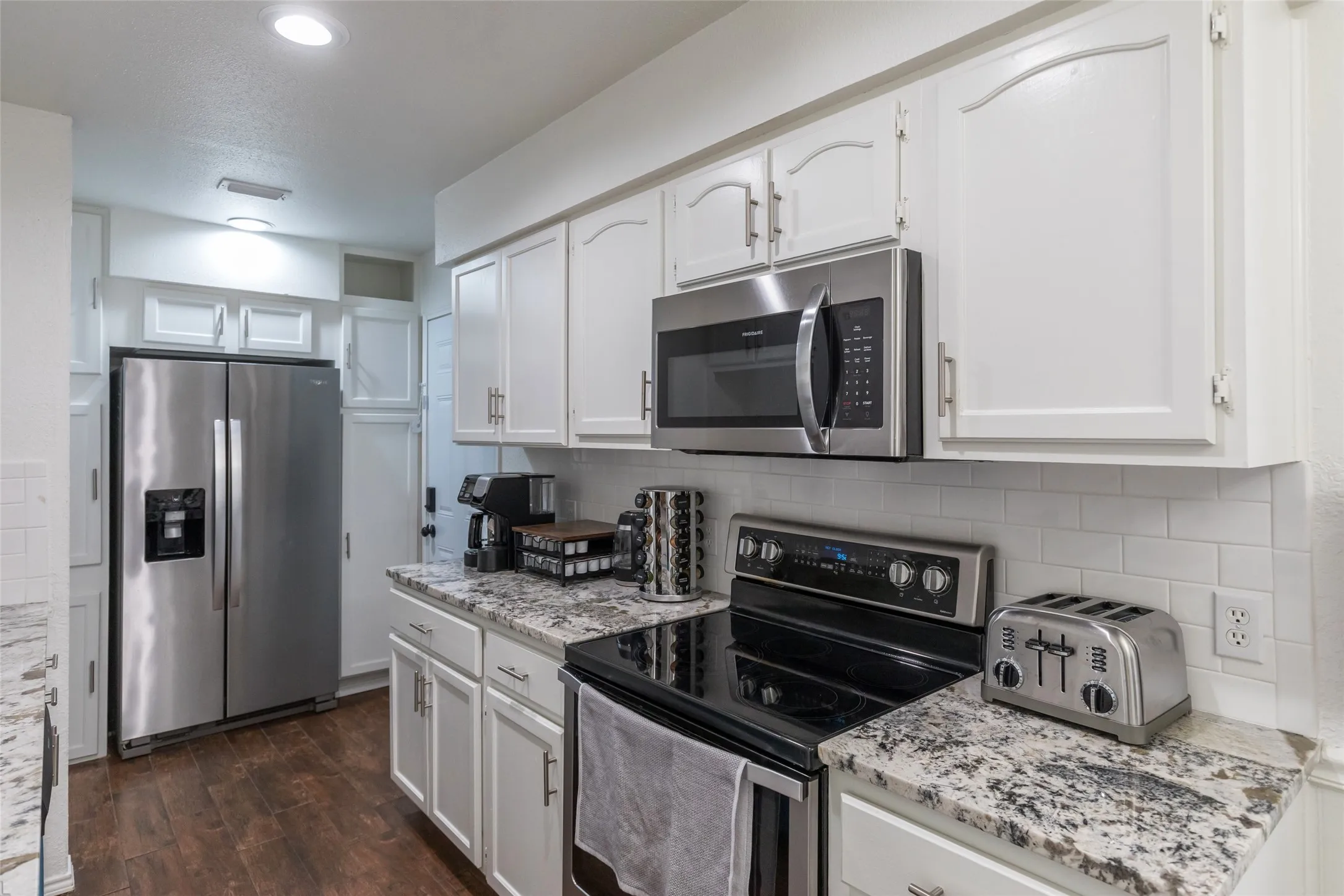 Single Family Residence For Rent in Taylor County , 8073 Bonnie Circle, Abilene, Texas 79606, 5 Bedroom, 3 Bathroom, 2 Garage spaces, 2,085 Sqft, built in 1987, mls#21348737, Real Estate Agent in Abilene, Homes For Rent in Taylor county, Homes For Rent in Abilene, Realtor in Abilene Texas, Real Estate Brokerage Independent Realty Texas, Luminita Cordes Realtor