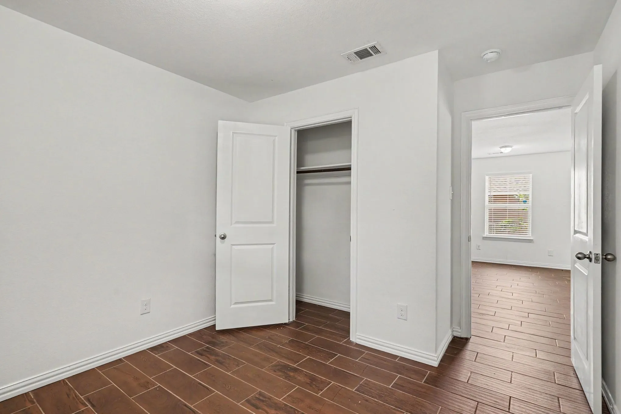 Single Family Residence For Sale in Tarrant County , 1255 E Davis Avenue, Fort Worth, Texas 76104, 3 Bedroom, 1 Bathroom, Garage spaces, 1,027 Sqft, built in 2019, mls#21351215, Real Estate Agent in Fort Worth, Homes For Sale in Tarrant county, Homes For Sale in Fort Worth, Realtor in Fort Worth Texas, Real Estate Brokerage Independent Realty Texas, Luminita Cordes Realtor