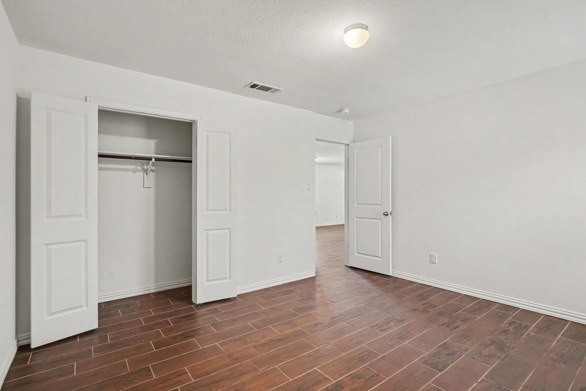 Single Family Residence For Sale in Tarrant County , 1255 E Davis Avenue, Fort Worth, Texas 76104, 3 Bedroom, 1 Bathroom, Garage spaces, 1,027 Sqft, built in 2019, mls#21351215, Real Estate Agent in Fort Worth, Homes For Sale in Tarrant county, Homes For Sale in Fort Worth, Realtor in Fort Worth Texas, Real Estate Brokerage Independent Realty Texas, Luminita Cordes Realtor