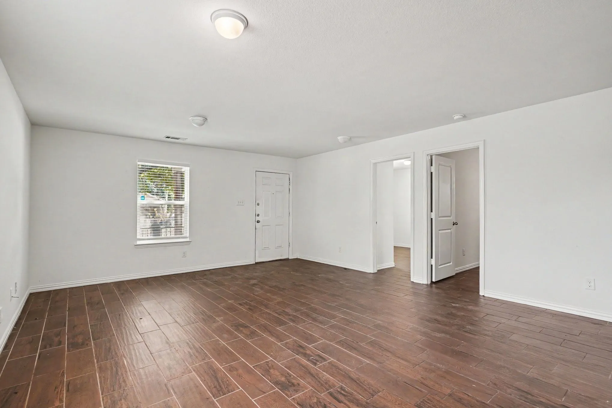 Single Family Residence For Sale in Tarrant County , 1255 E Davis Avenue, Fort Worth, Texas 76104, 3 Bedroom, 1 Bathroom, Garage spaces, 1,027 Sqft, built in 2019, mls#21351215, Real Estate Agent in Fort Worth, Homes For Sale in Tarrant county, Homes For Sale in Fort Worth, Realtor in Fort Worth Texas, Real Estate Brokerage Independent Realty Texas, Luminita Cordes Realtor