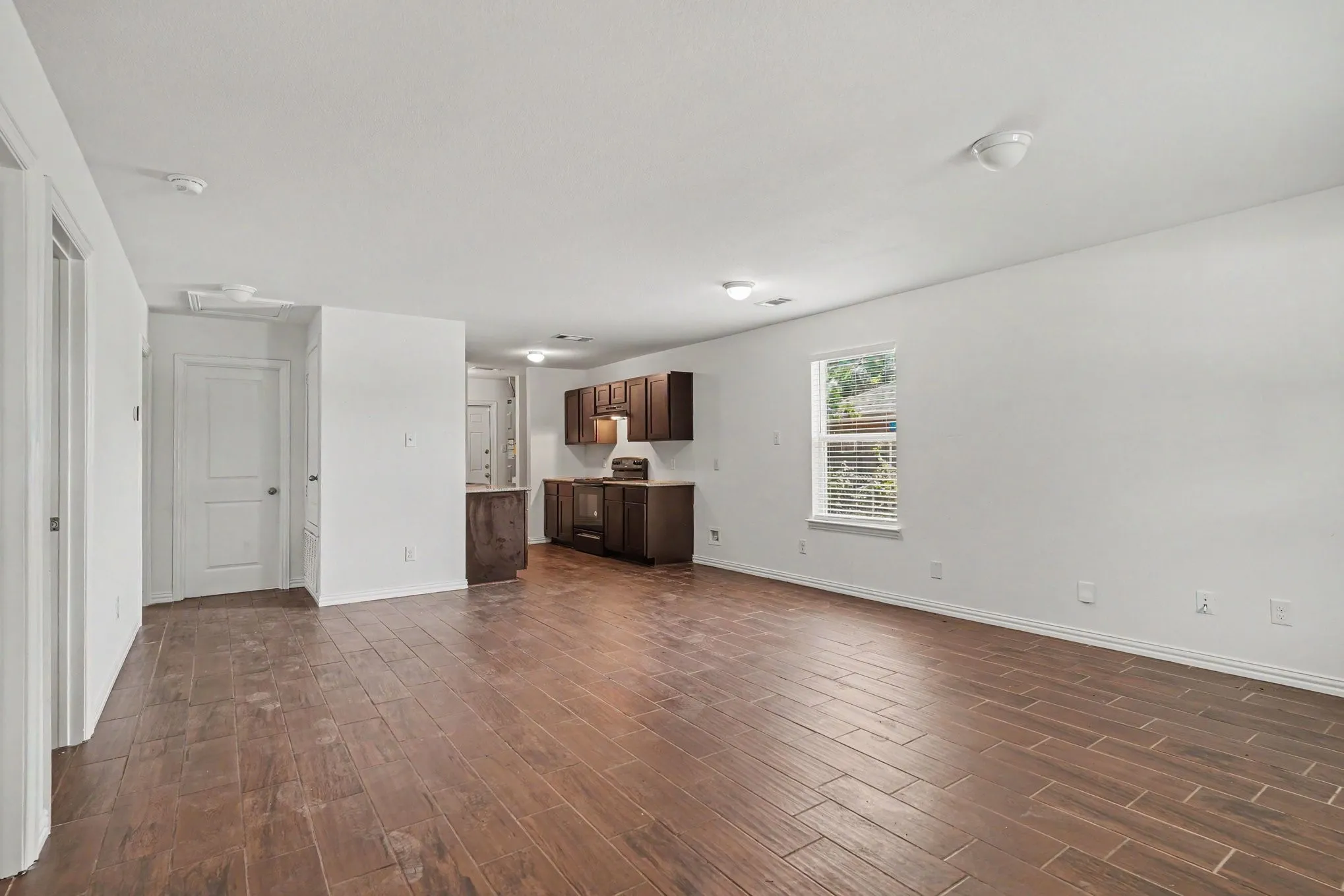 Single Family Residence For Sale in Tarrant County , 1255 E Davis Avenue, Fort Worth, Texas 76104, 3 Bedroom, 1 Bathroom, Garage spaces, 1,027 Sqft, built in 2019, mls#21351215, Real Estate Agent in Fort Worth, Homes For Sale in Tarrant county, Homes For Sale in Fort Worth, Realtor in Fort Worth Texas, Real Estate Brokerage Independent Realty Texas, Luminita Cordes Realtor