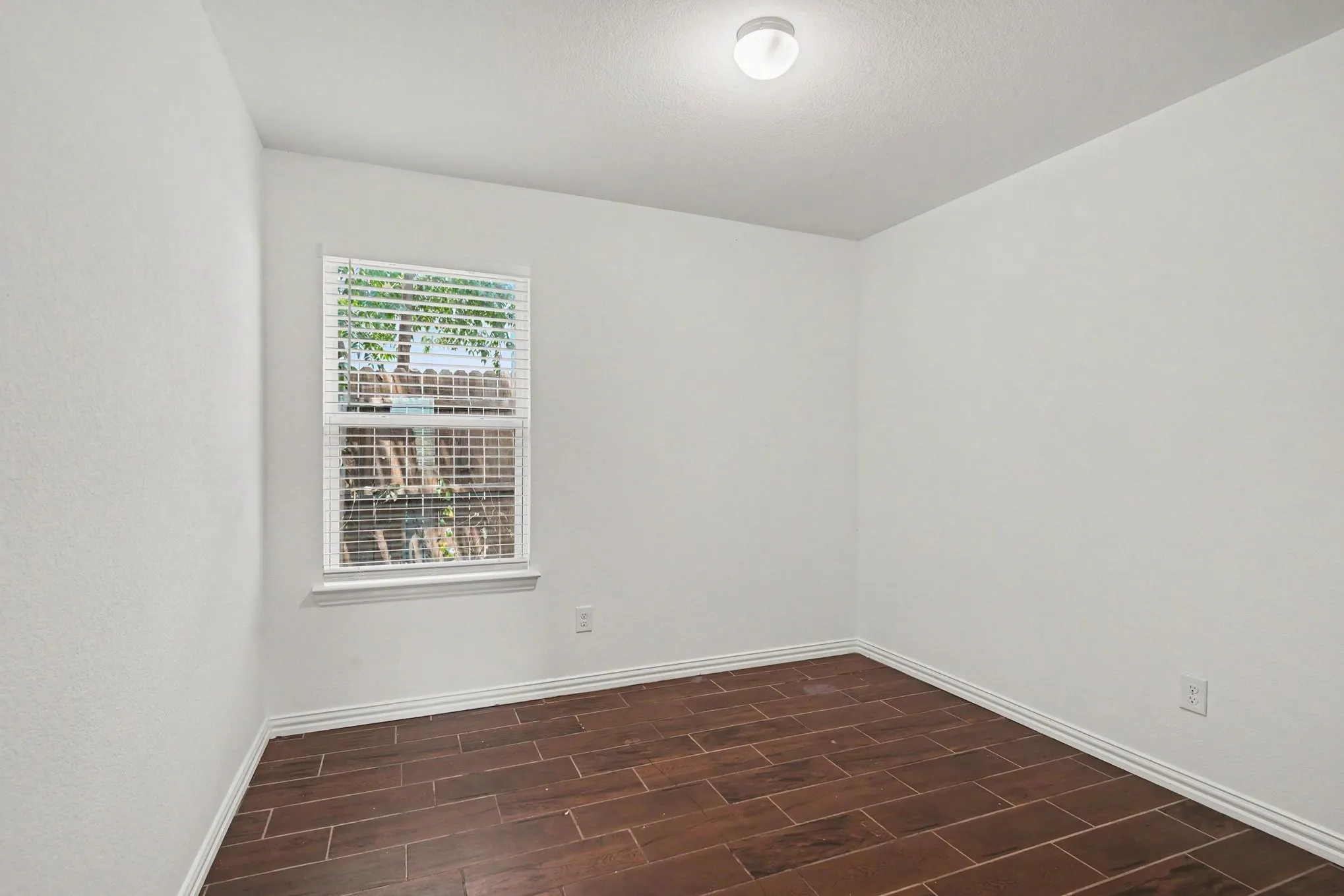 Single Family Residence For Sale in Tarrant County , 1255 E Davis Avenue, Fort Worth, Texas 76104, 3 Bedroom, 1 Bathroom, Garage spaces, 1,027 Sqft, built in 2019, mls#21351215, Real Estate Agent in Fort Worth, Homes For Sale in Tarrant county, Homes For Sale in Fort Worth, Realtor in Fort Worth Texas, Real Estate Brokerage Independent Realty Texas, Luminita Cordes Realtor