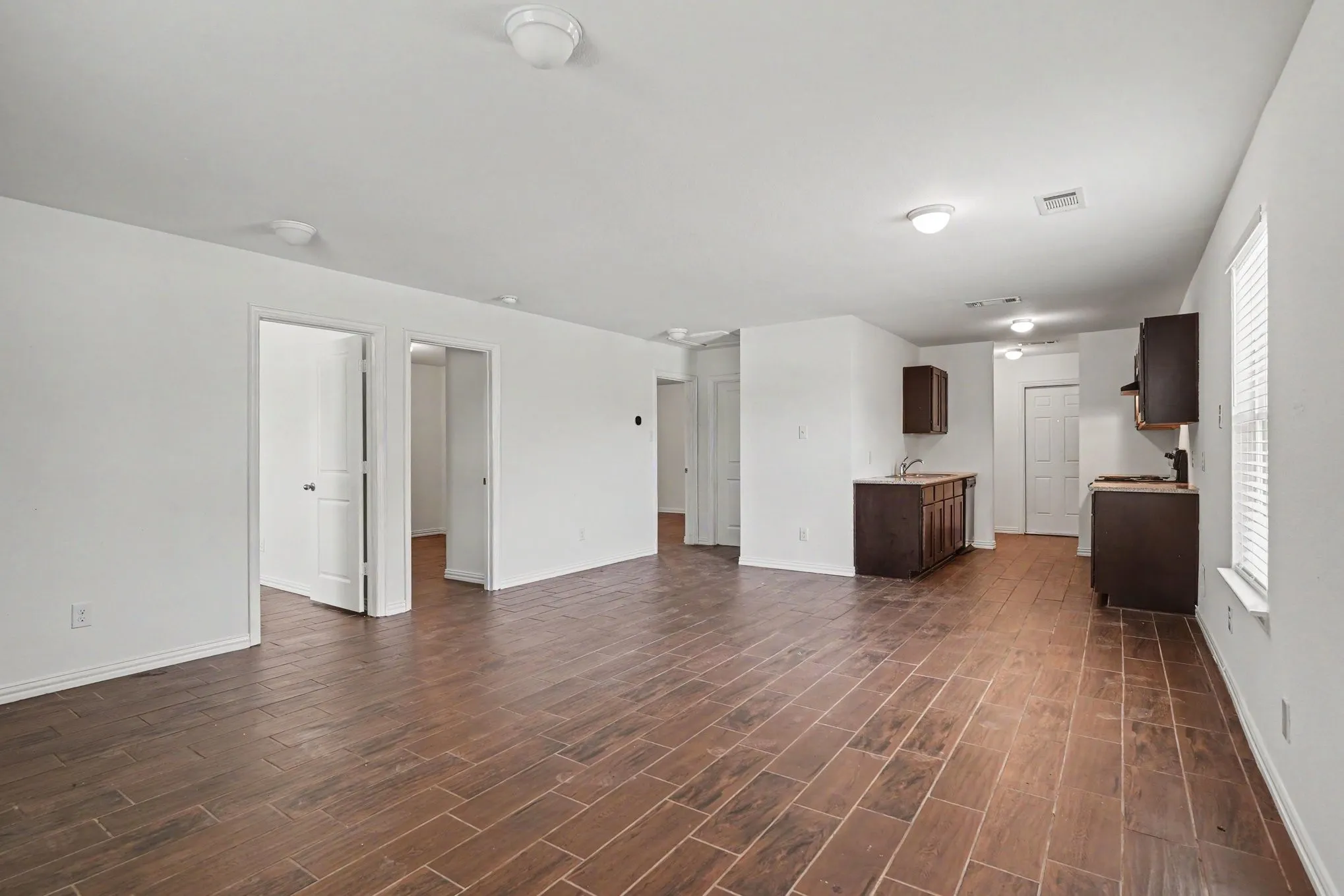 Single Family Residence For Sale in Tarrant County , 1255 E Davis Avenue, Fort Worth, Texas 76104, 3 Bedroom, 1 Bathroom, Garage spaces, 1,027 Sqft, built in 2019, mls#21351215, Real Estate Agent in Fort Worth, Homes For Sale in Tarrant county, Homes For Sale in Fort Worth, Realtor in Fort Worth Texas, Real Estate Brokerage Independent Realty Texas, Luminita Cordes Realtor